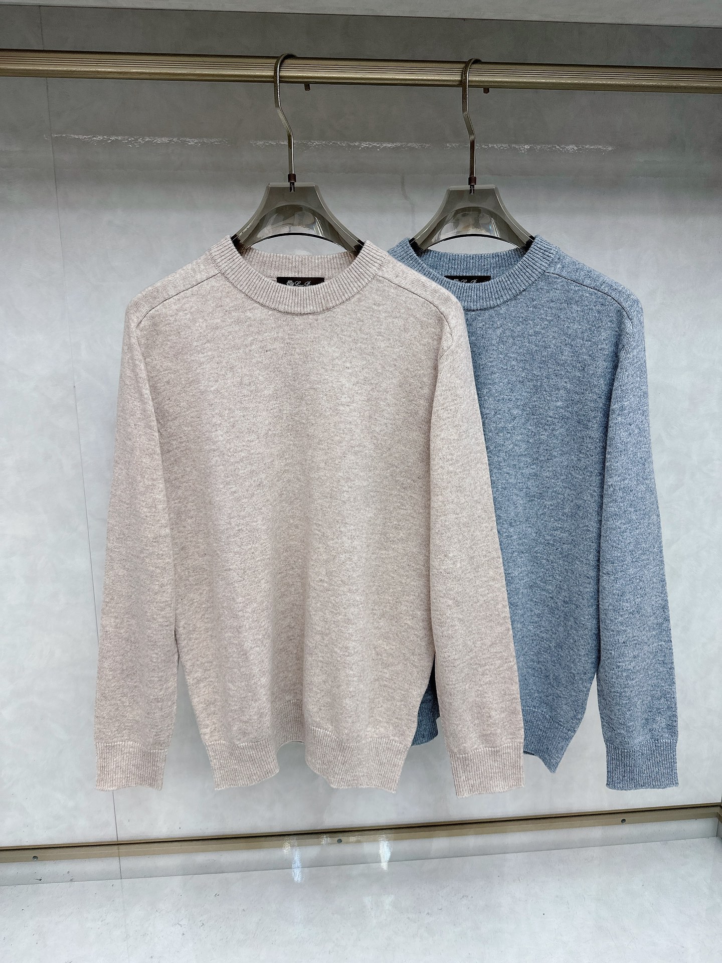 lp🆕 男士圆领羊毛衫，圆领设计简约经典，而且作为时尚界的“万能公式”，圆领T恤与任何下装搭配都毫无违和