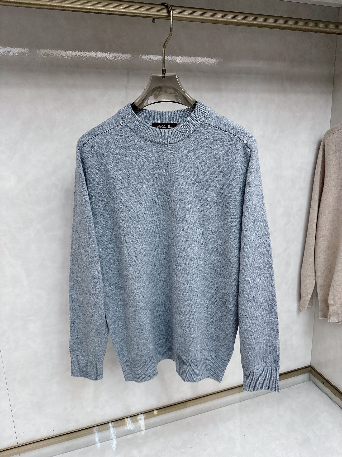 lp🆕 男士圆领羊毛衫，圆领设计简约经典，而且作为时尚界的“万能公式”，圆领T恤与任何下装搭配都毫无违和