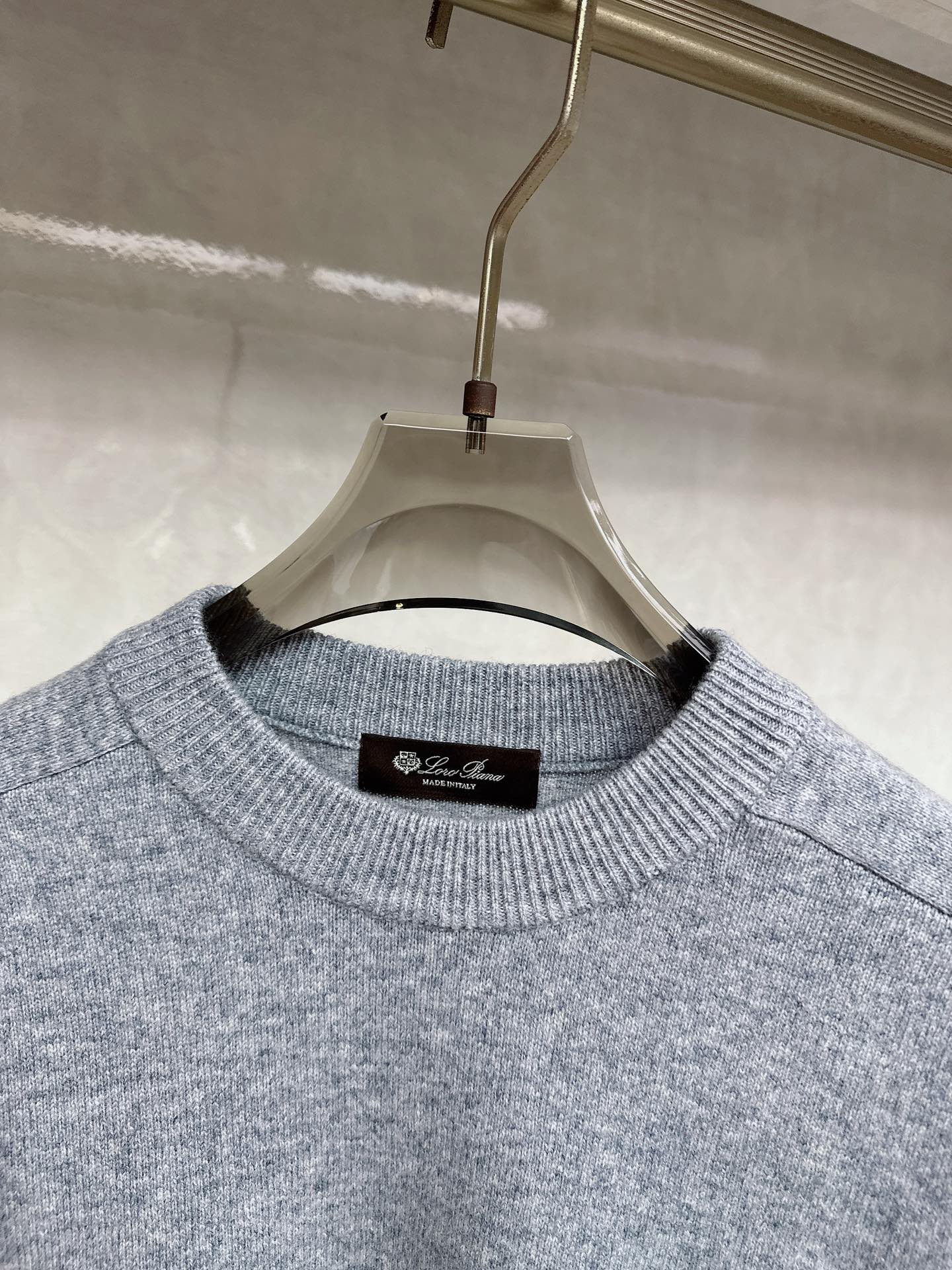 lp🆕 男士圆领羊毛衫，圆领设计简约经典，而且作为时尚界的“万能公式”，圆领T恤与任何下装搭配都毫无违和