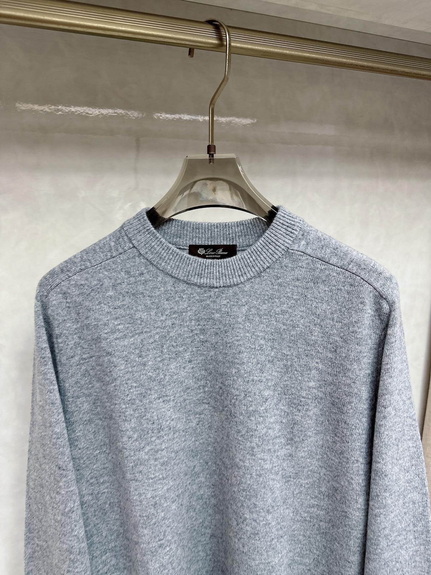 lp🆕 男士圆领羊毛衫，圆领设计简约经典，而且作为时尚界的“万能公式”，圆领T恤与任何下装搭配都毫无违和