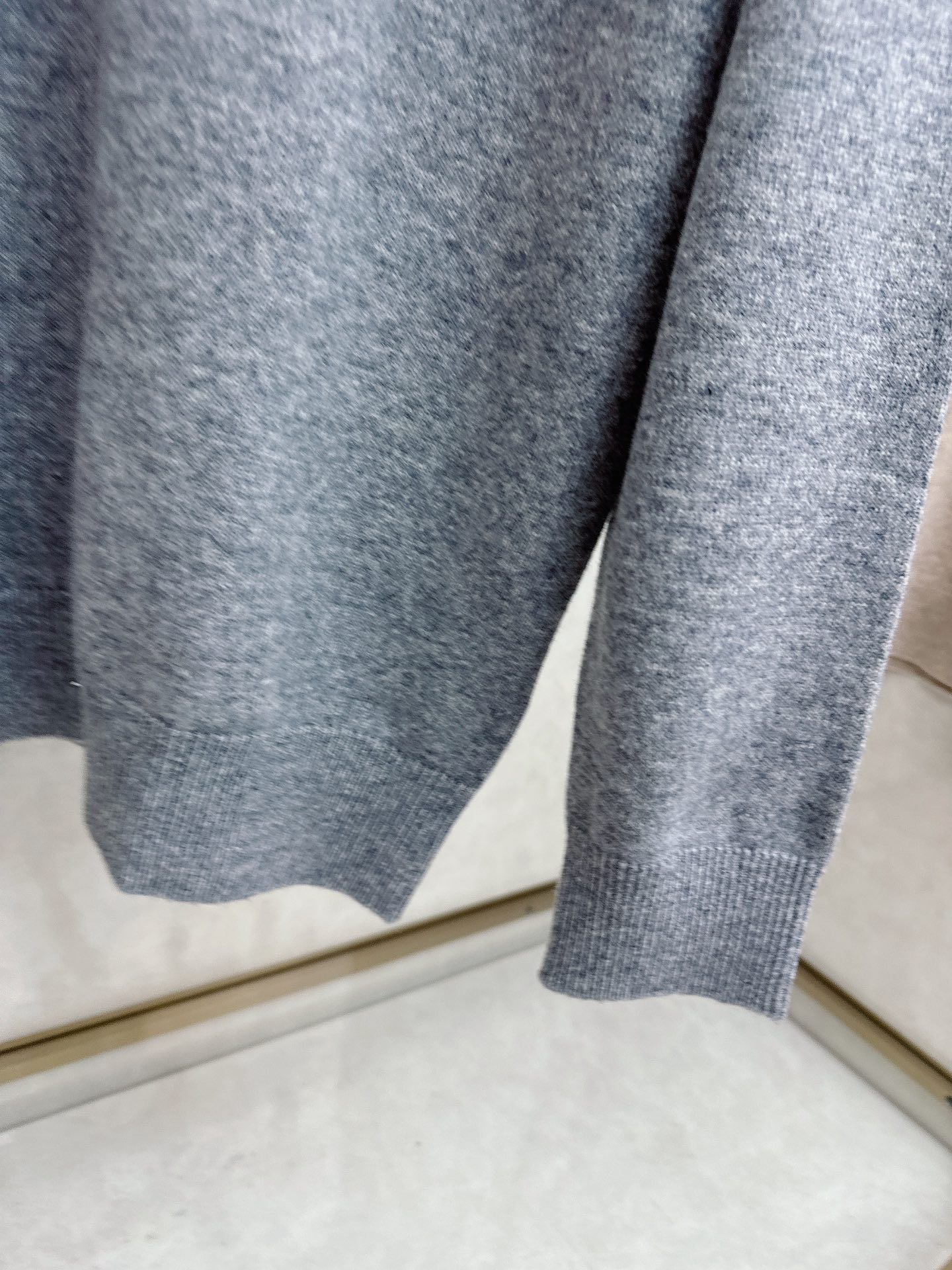 lp🆕 男士圆领羊毛衫，圆领设计简约经典，而且作为时尚界的“万能公式”，圆领T恤与任何下装搭配都毫无违和