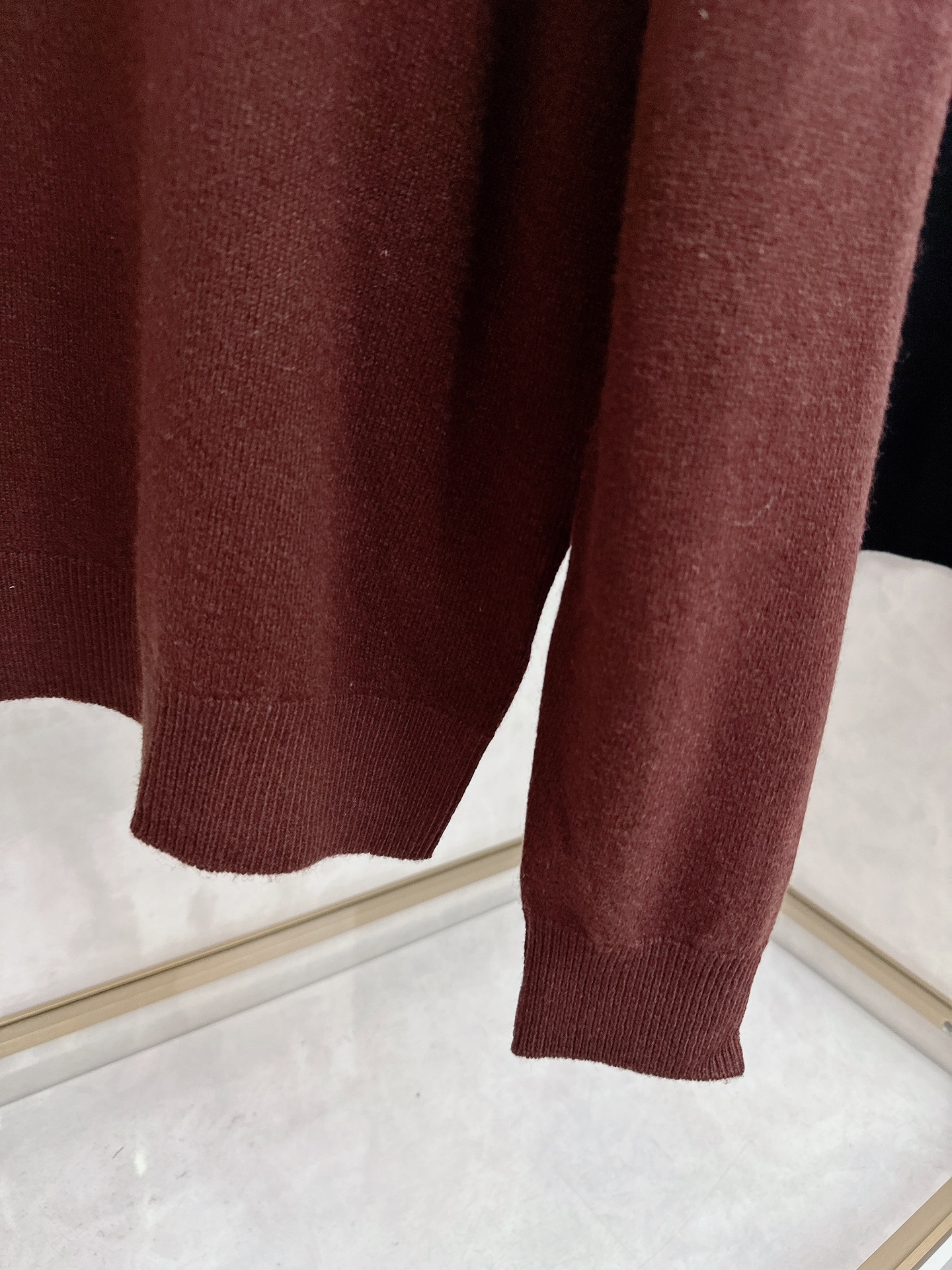 Kiton 2025秋冬新款男士休闲，采用进口优质羊毛衫，简单LOGO拉链标识设计！代表品牌形象 简洁舒