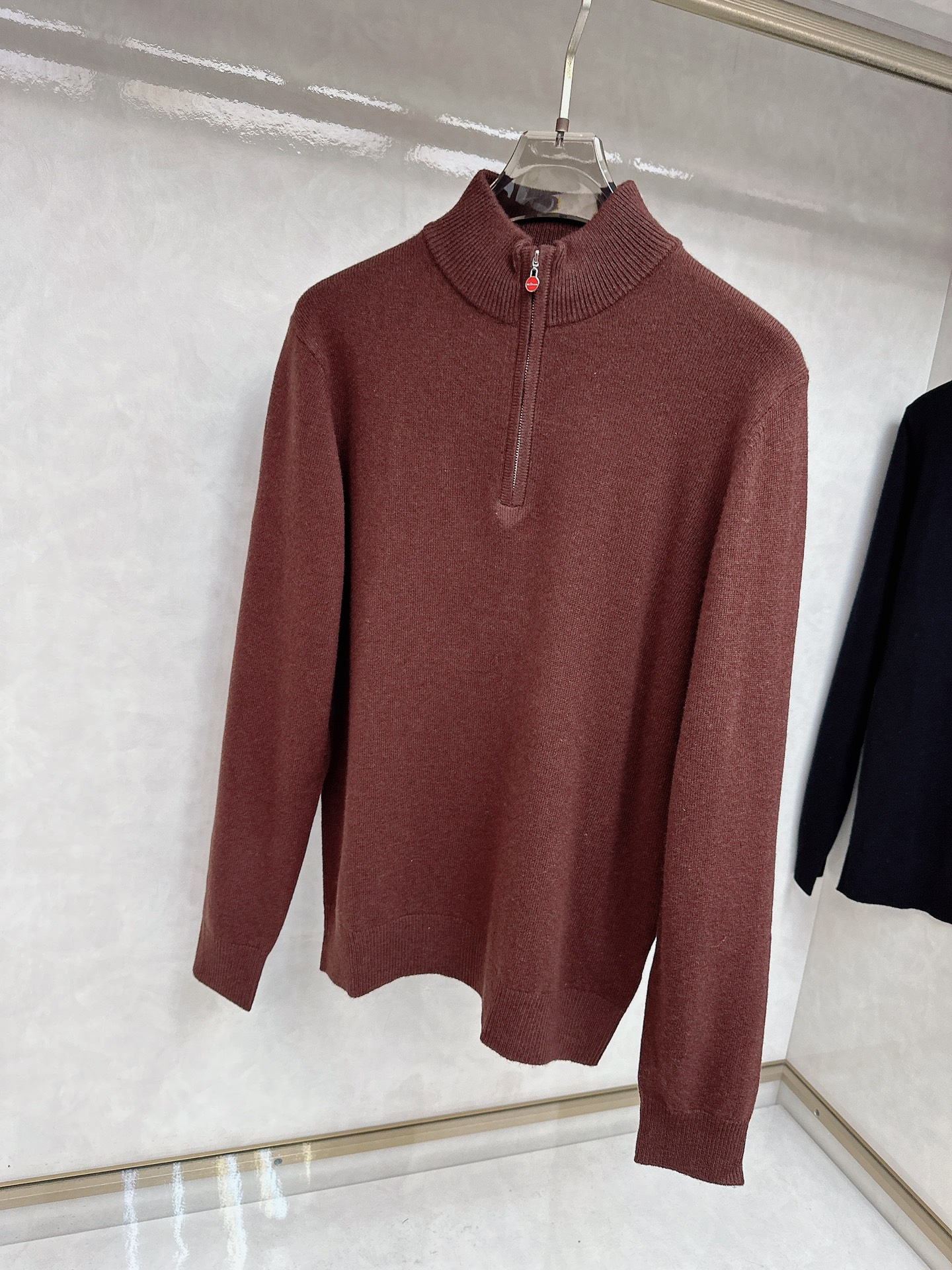 Kiton 2025秋冬新款男士休闲，采用进口优质羊毛衫，简单LOGO拉链标识设计！代表品牌形象 简洁舒