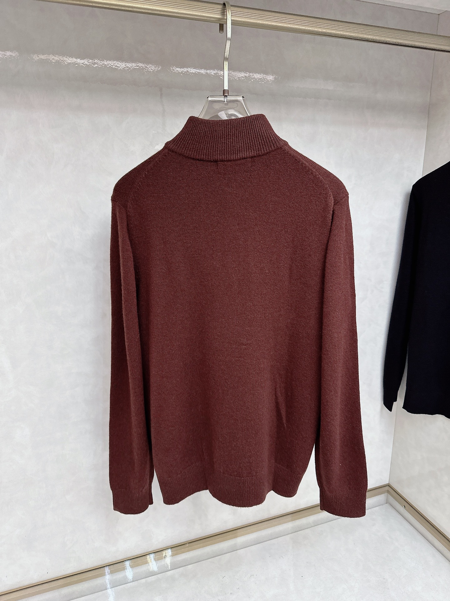 Kiton 2025秋冬新款男士休闲，采用进口优质羊毛衫，简单LOGO拉链标识设计！代表品牌形象 简洁舒