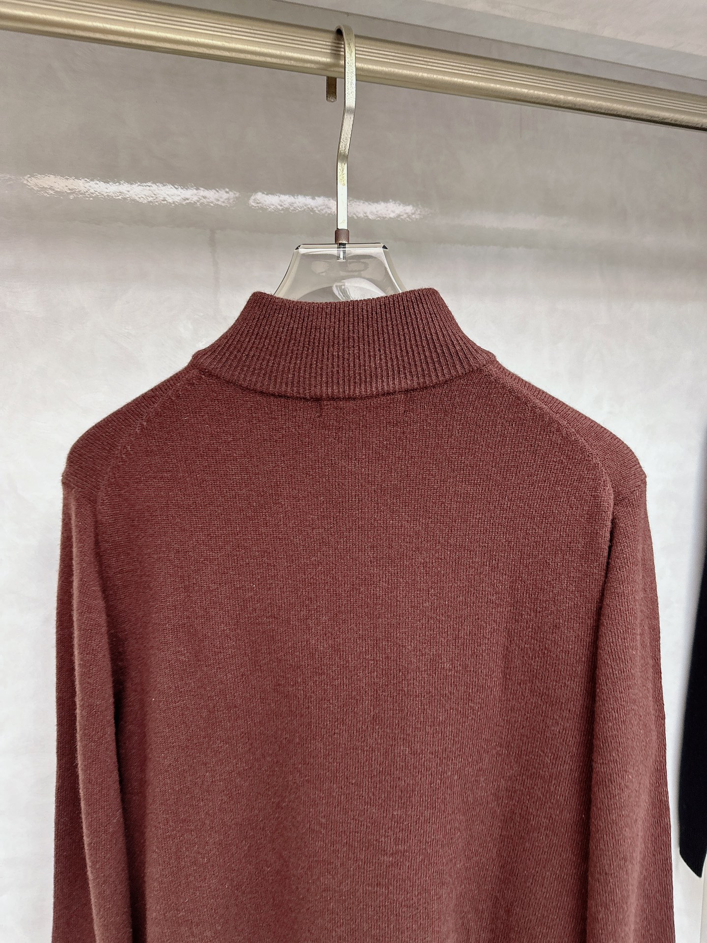 Kiton 2025秋冬新款男士休闲，采用进口优质羊毛衫，简单LOGO拉链标识设计！代表品牌形象 简洁舒