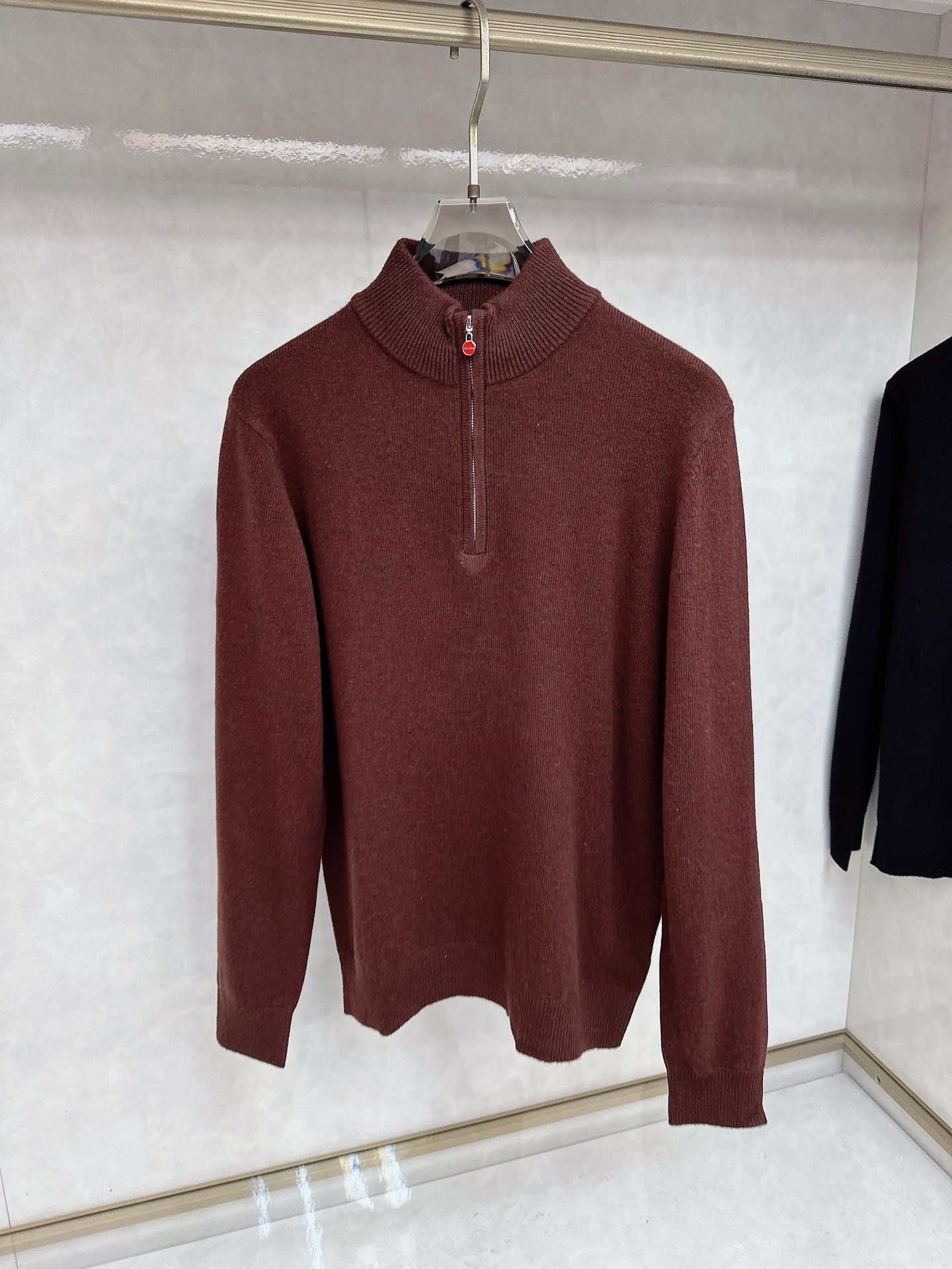 Kiton 2025秋冬新款男士休闲，采用进口优质羊毛衫，简单LOGO拉链标识设计！代表品牌形象 简洁舒