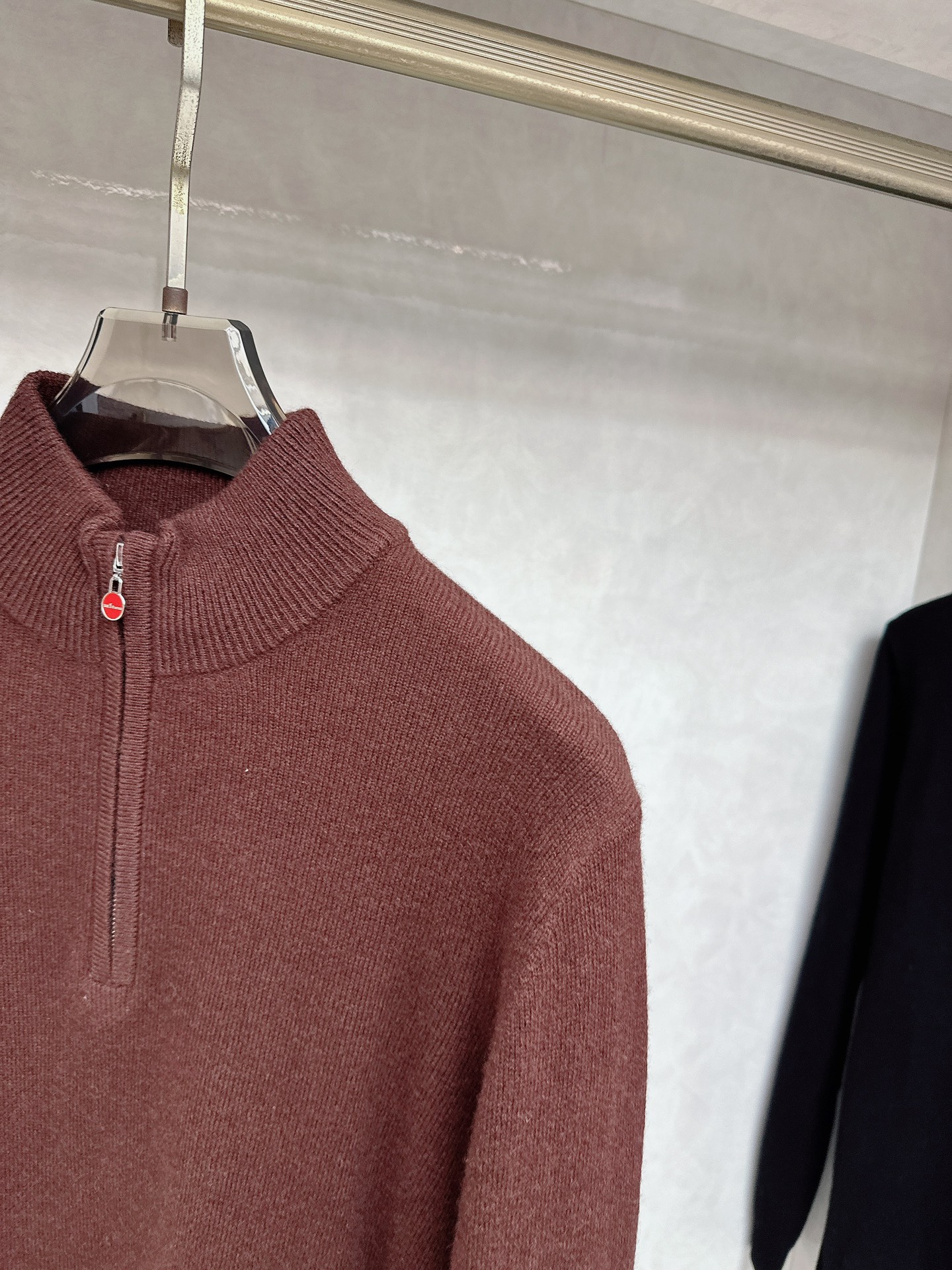 Kiton 2025秋冬新款男士休闲，采用进口优质羊毛衫，简单LOGO拉链标识设计！代表品牌形象 简洁舒