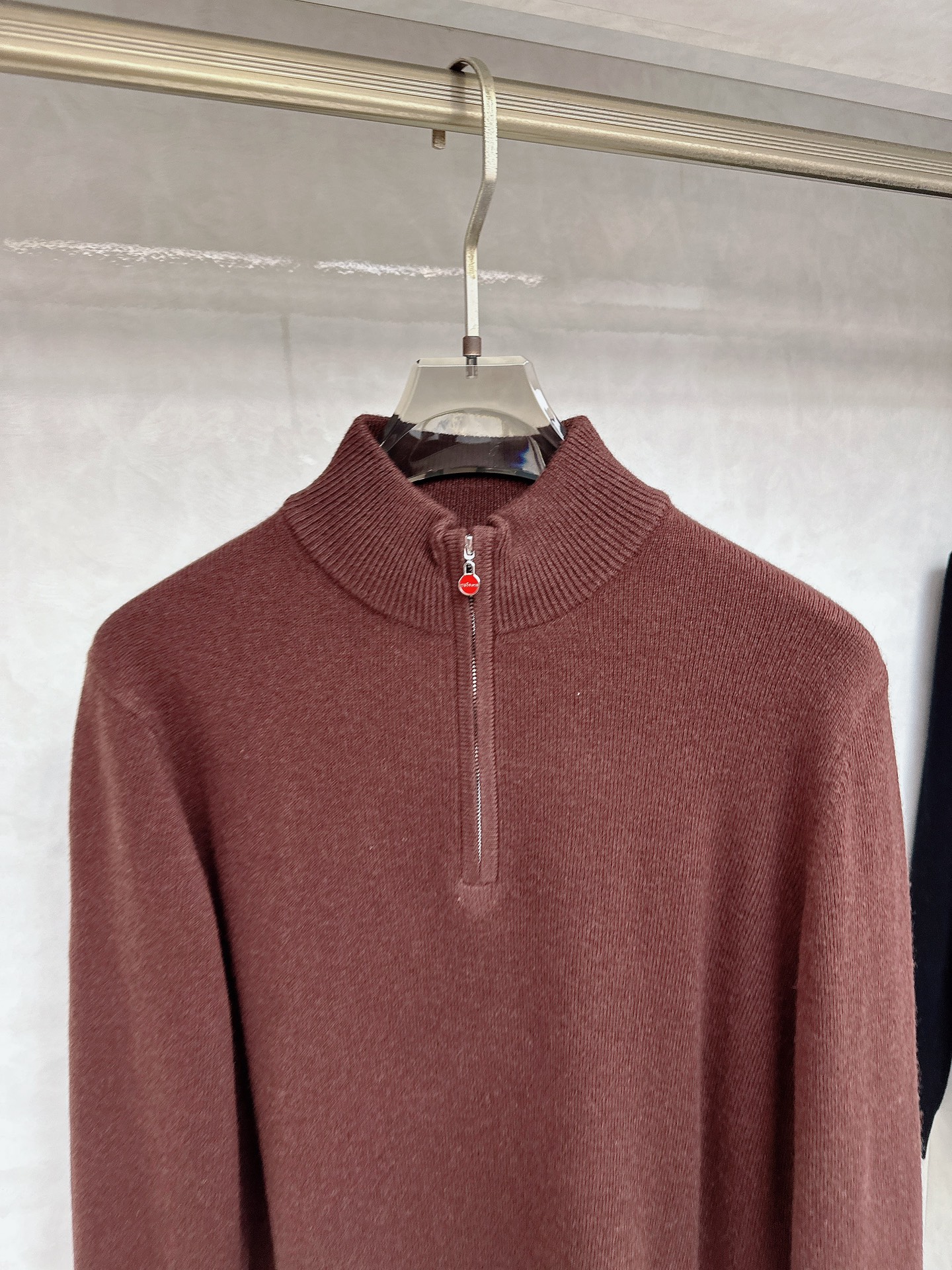 Kiton 2025秋冬新款男士休闲，采用进口优质羊毛衫，简单LOGO拉链标识设计！代表品牌形象 简洁舒