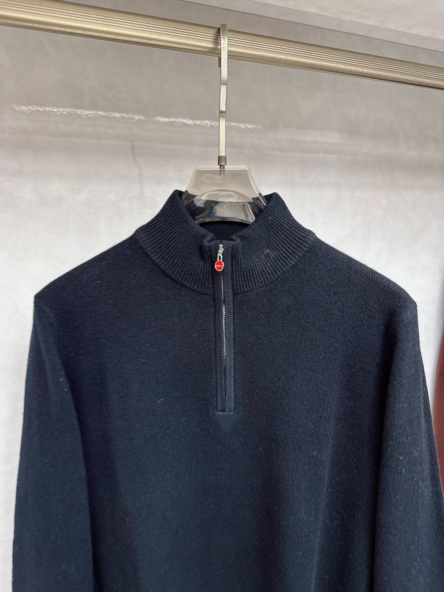 Kiton 2025秋冬新款男士休闲，采用进口优质羊毛衫，简单LOGO拉链标识设计！代表品牌形象 简洁舒