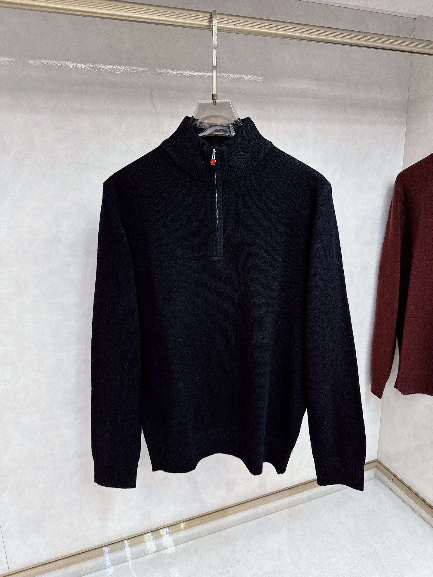 Kiton 2025秋冬新款男士休闲，采用进口优质羊毛衫，简单LOGO拉链标识设计！代表品牌形象 简洁舒