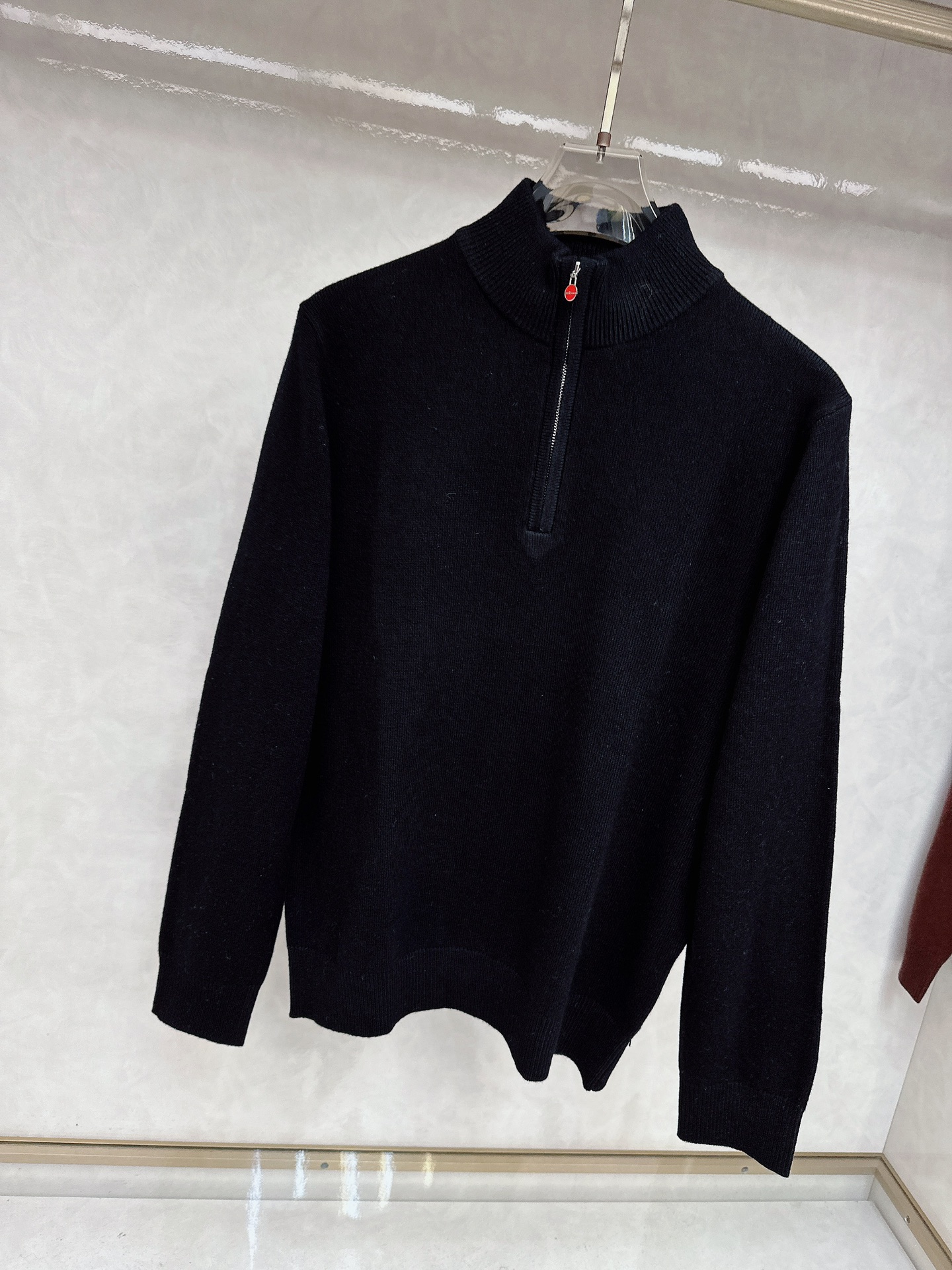 Kiton 2025秋冬新款男士休闲，采用进口优质羊毛衫，简单LOGO拉链标识设计！代表品牌形象 简洁舒