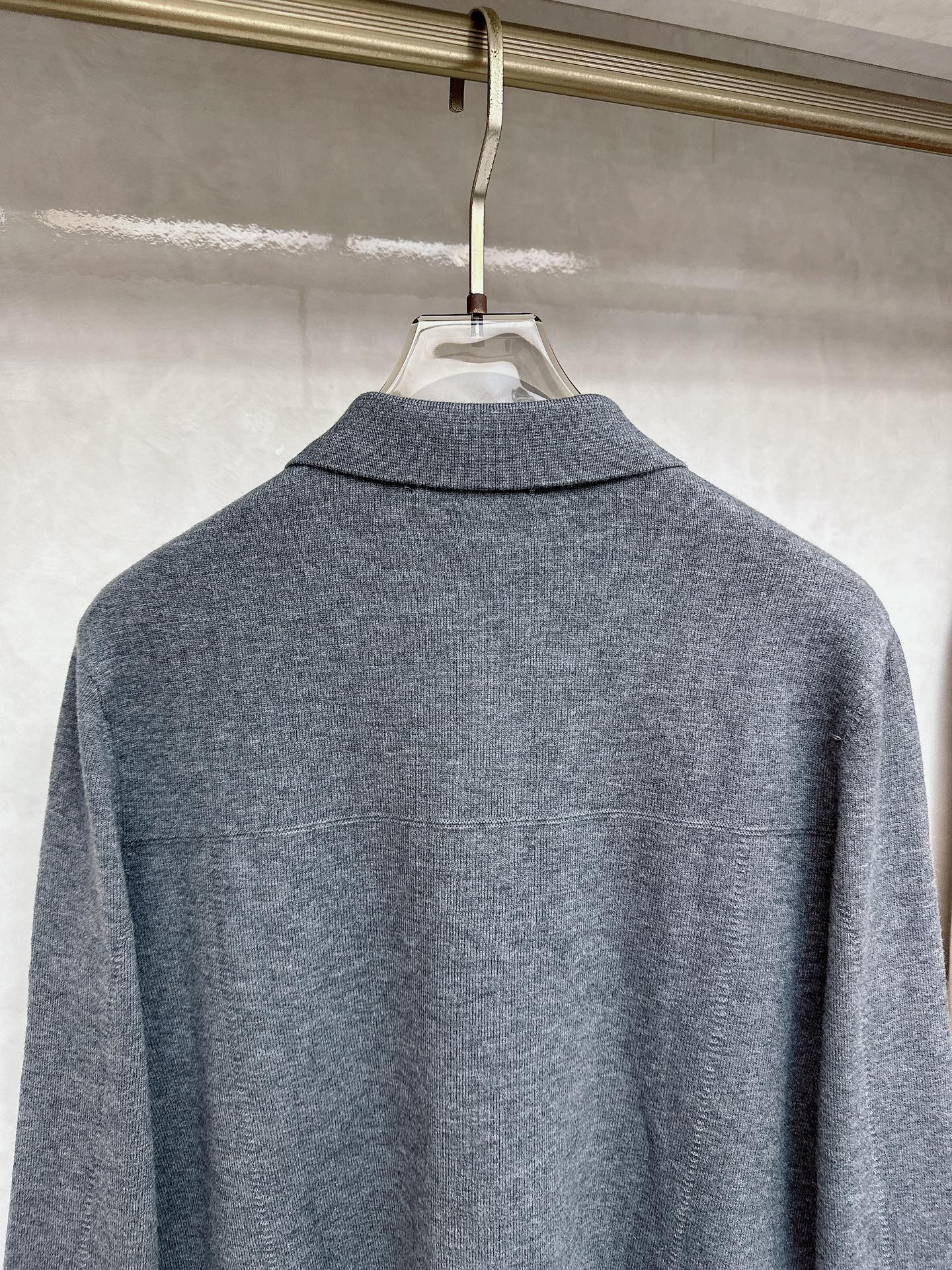 kiton 2025SS秋冬新款毛呢翻领夹克外套，面料与辅料皆为客供，定织定染而成，触感极为柔软细腻，细