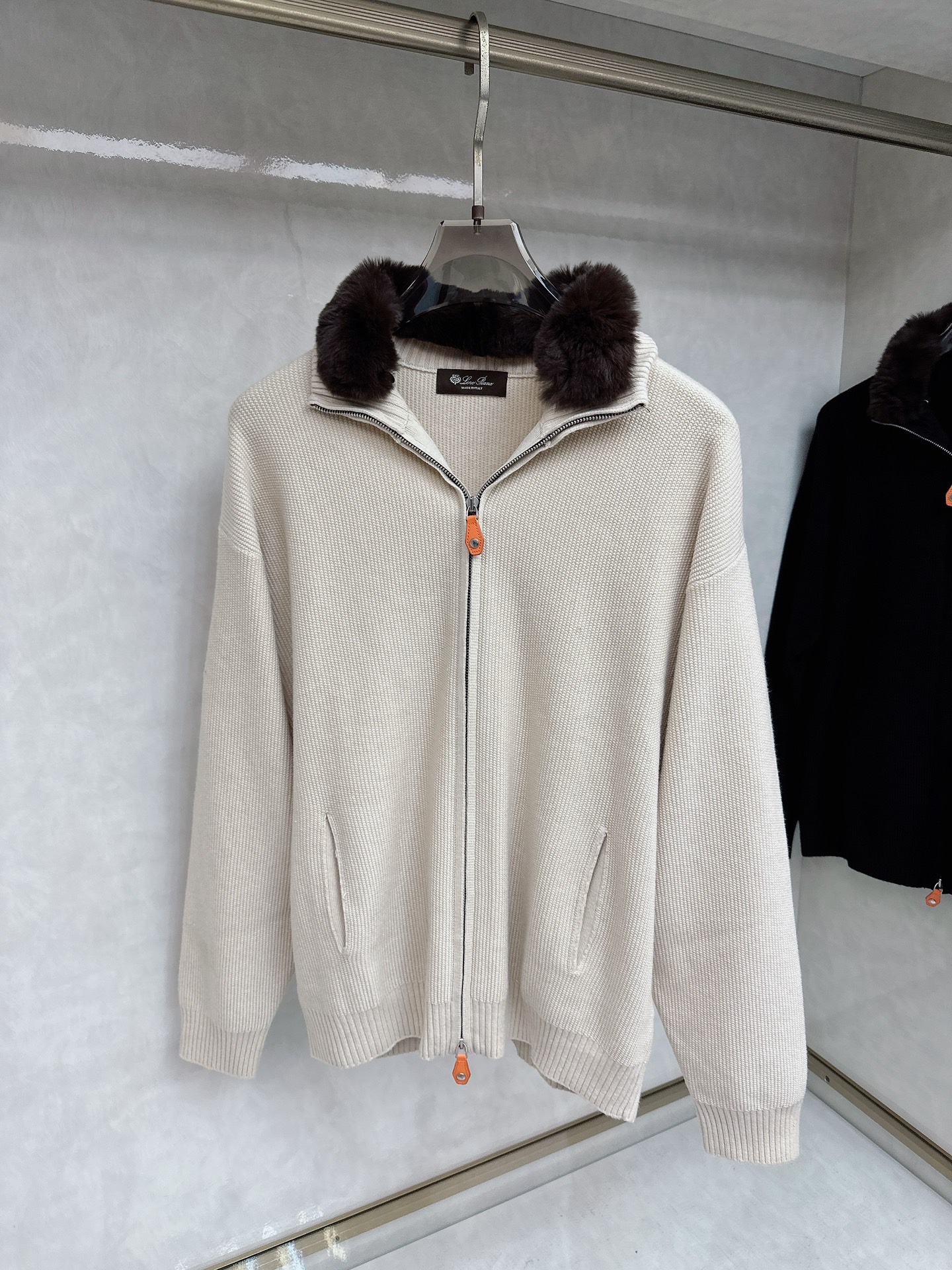 LLoroana 2025ss秋冬新品毛领拉链针织毛衣外套，毛领可拆卸设计，美式穿搭经典设计 基础色随意