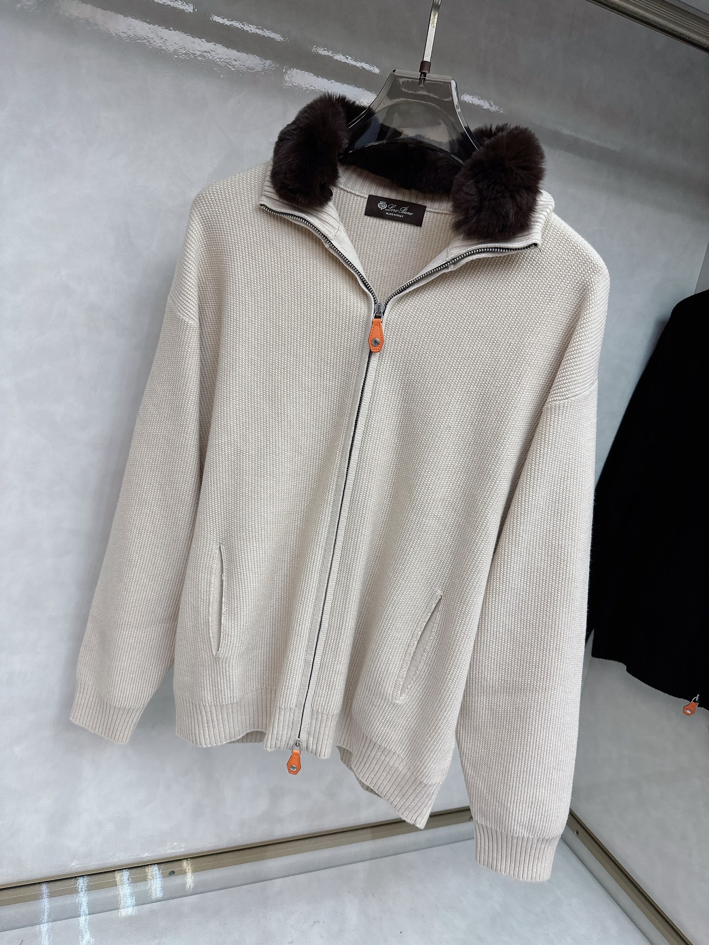 LLoroana 2025ss秋冬新品毛领拉链针织毛衣外套，毛领可拆卸设计，美式穿搭经典设计 基础色随意