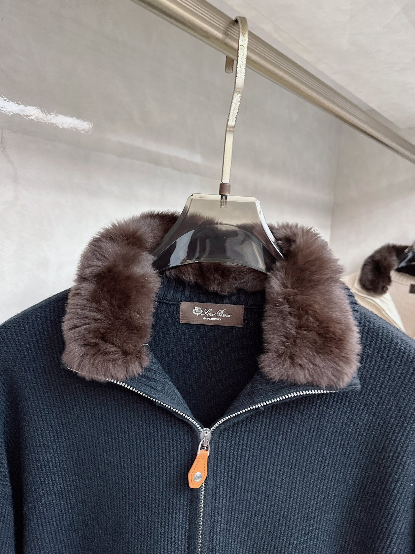 LLoroana 2025ss秋冬新品毛领拉链针织毛衣外套，毛领可拆卸设计，美式穿搭经典设计 基础色随意