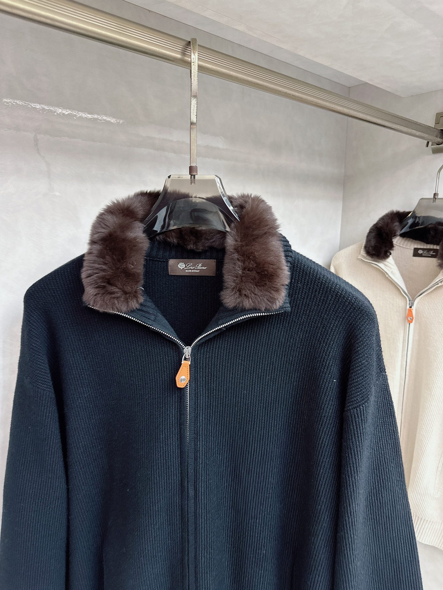 LLoroana 2025ss秋冬新品毛领拉链针织毛衣外套，毛领可拆卸设计，美式穿搭经典设计 基础色随意