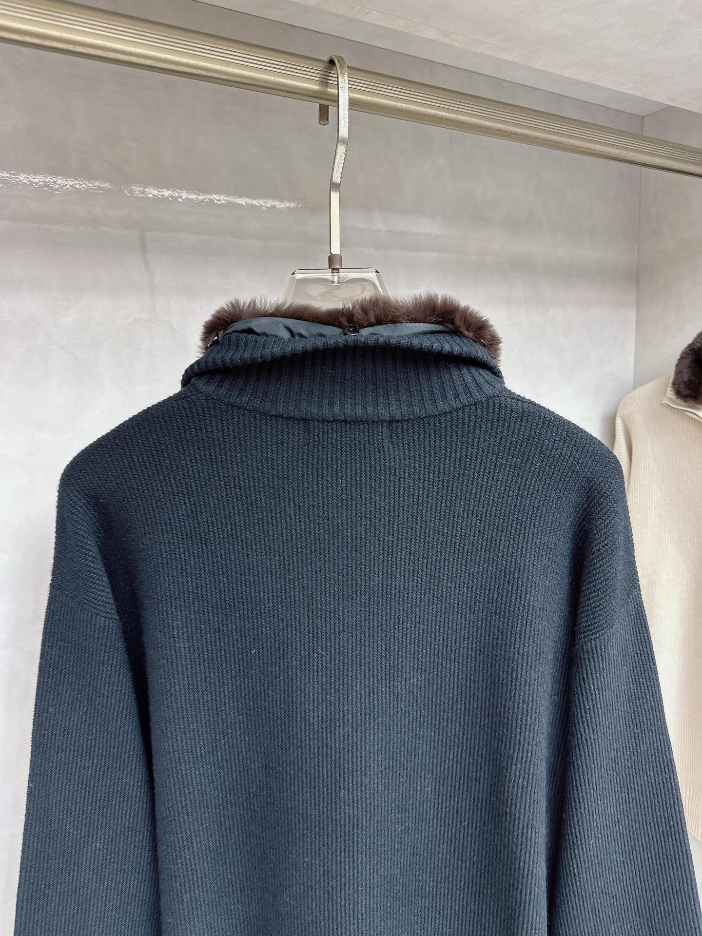 LLoroana 2025ss秋冬新品毛领拉链针织毛衣外套，毛领可拆卸设计，美式穿搭经典设计 基础色随意