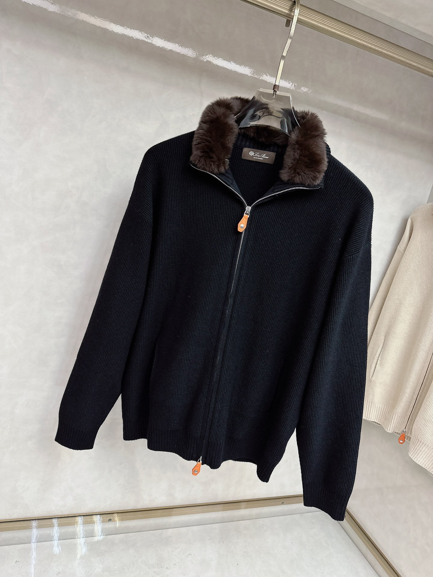 LLoroana 2025ss秋冬新品毛领拉链针织毛衣外套，毛领可拆卸设计，美式穿搭经典设计 基础色随意