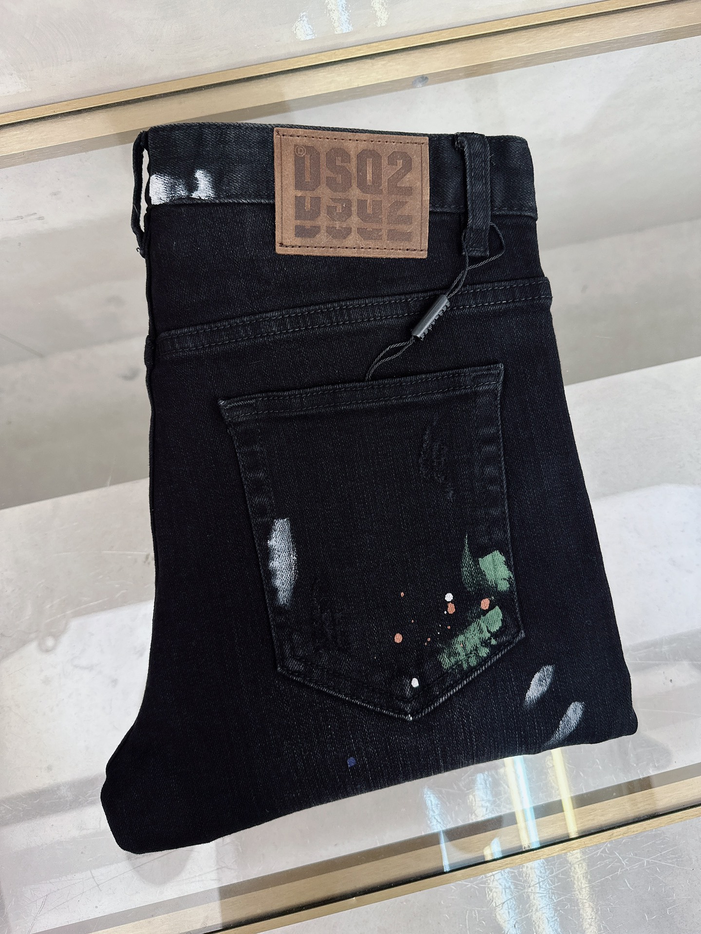 NO:611741,D2 new fall and winter new models are on sale simultaneously on the official website, new fall and winter men's casual jeans, original quality, customized original denim fabric, logo pattern design, body original hardware accessories decoration, three-dimensional and clear, c super trendy personality, fashionable and stylish upper body!  Must-have items for trendy men, sizes 29-38,,jeans,alexander wang19860909D2 秋冬新款官网同步发售,秋冬新品男士休闲牛仔裤,原单品质,定制原版牛仔面料,logo图案设计,身原版五金辅料装饰,立体清晰,c超级潮流个性,上身时尚有型！潮男必备单品 码数29-38,,jeans,alexander wang,Men's clothing