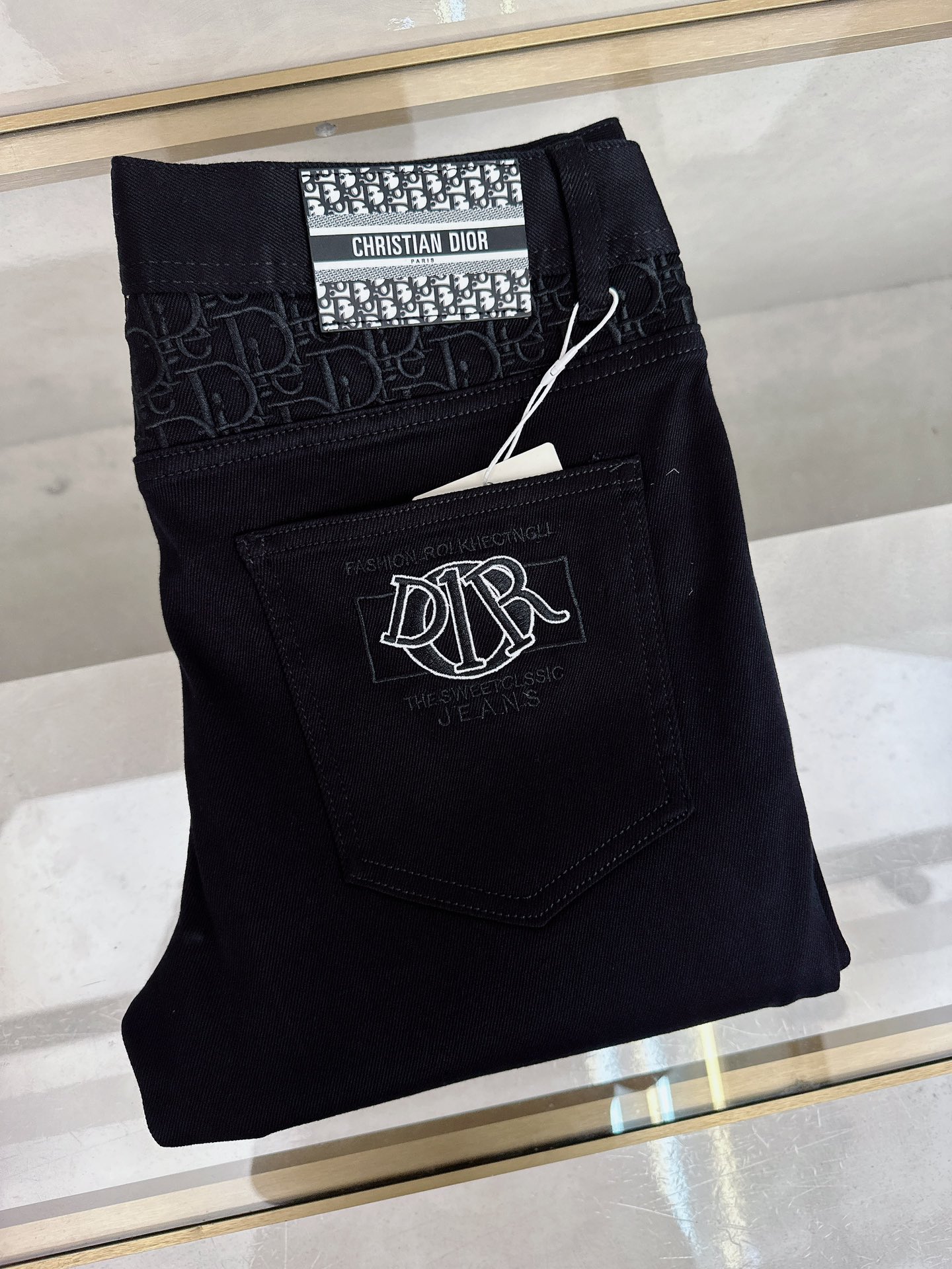 NO:611748,Dior's new autumn and winter official website is on sale at the same time, new autumn and winter men's casual jeans, original quality, customized original denim fabric, logo pattern design, body original hardware accessories decoration, three-dimensional and clear, c super trendy personality, fashionable and stylish upper body!  Must-have items for trendy men in sizes 29-38, dior, jeans, alexander wang19860909迪奥 秋冬新款官网同步发售,秋冬新品男士休闲牛仔裤,原单品质,定制原版牛仔面料,logo图案设计,身原版五金辅料装饰,立体清晰,c超级潮流个性,上身时尚有型！潮男必备单品 码数29-38,,dior,jeans,alexander wang,Men's clothing