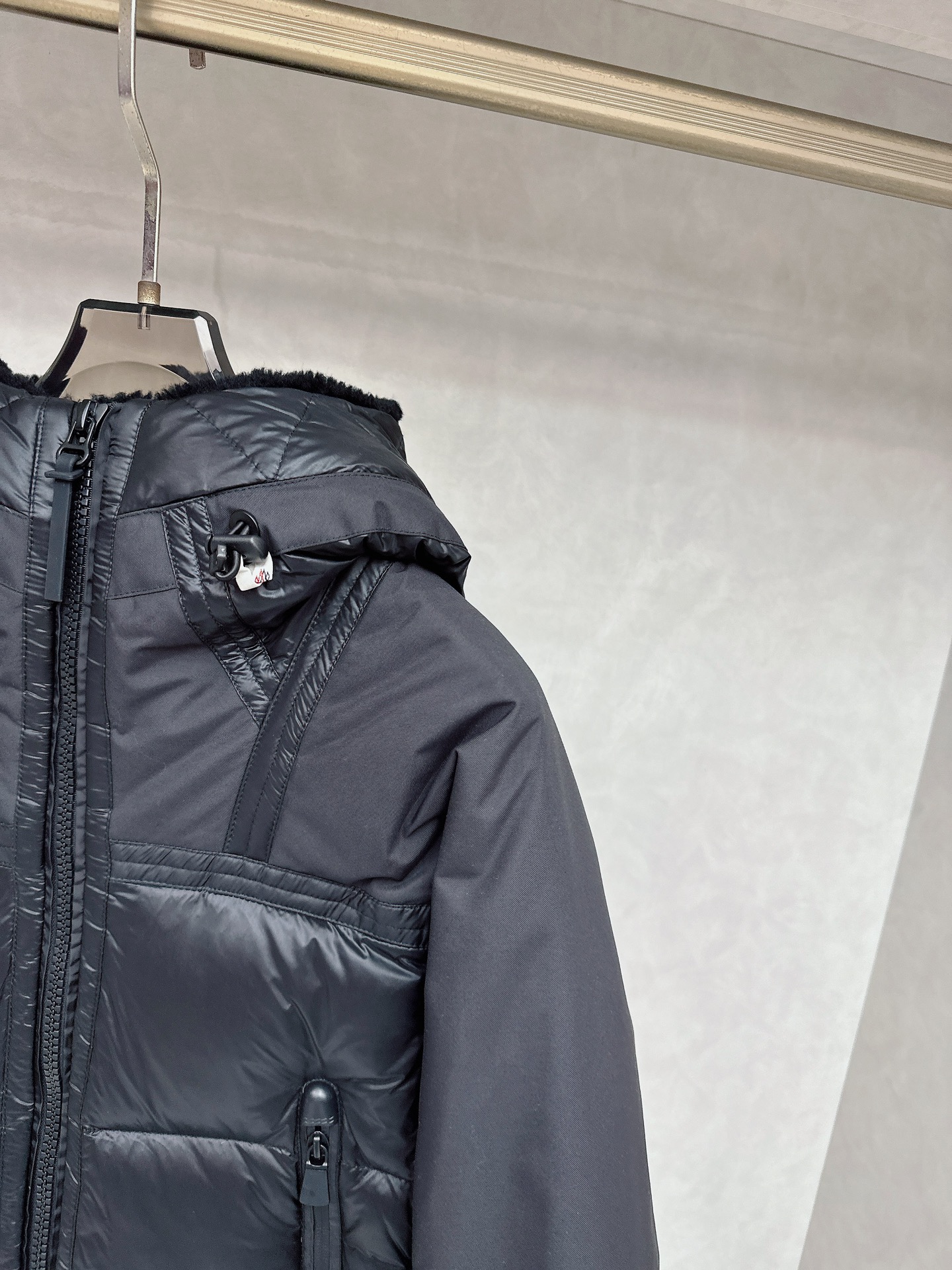 特级羽绒⬆️ Moncler Grenoble男士Morgins羊毛皮拼接里羽绒服.高端单品.原版购入开