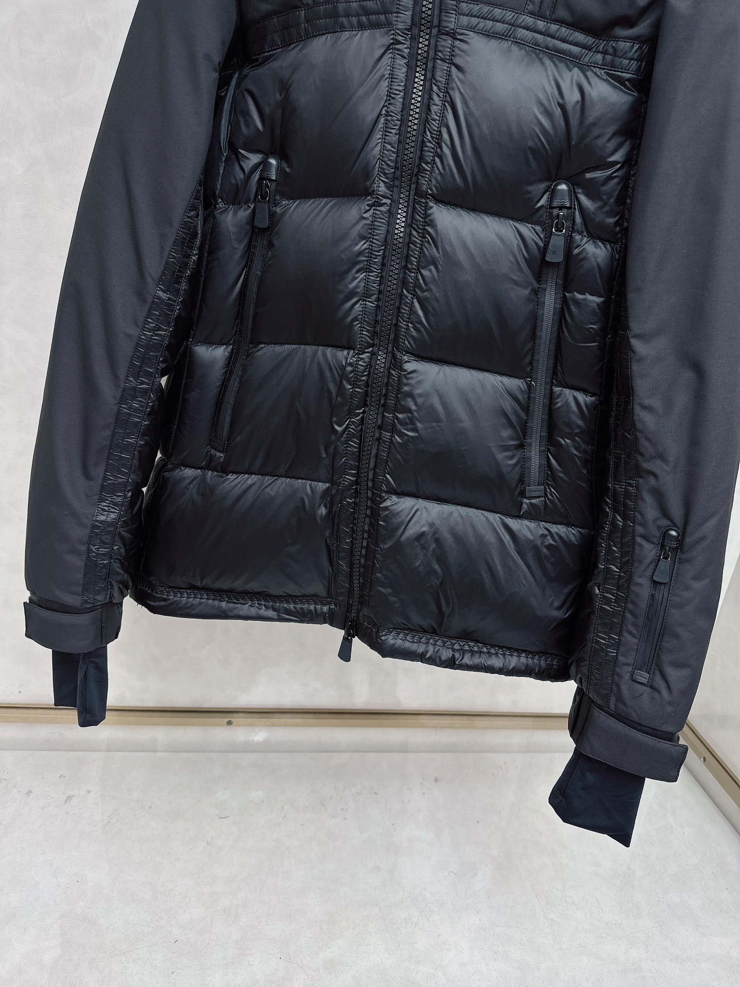 特级羽绒⬆️ Moncler Grenoble男士Morgins羊毛皮拼接里羽绒服.高端单品.原版购入开