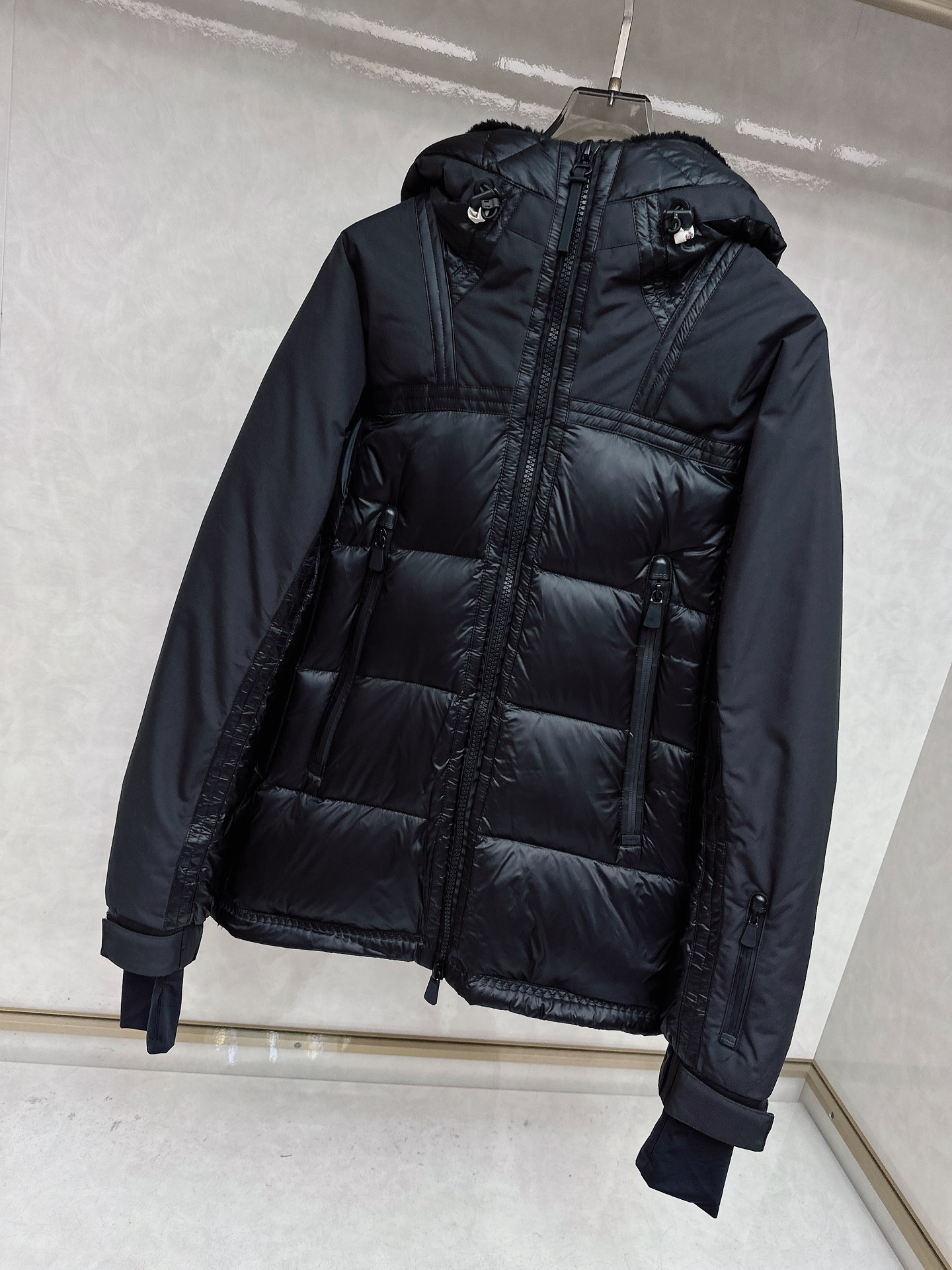 特级羽绒⬆️ Moncler Grenoble男士Morgins羊毛皮拼接里羽绒服.高端单品.原版购入开