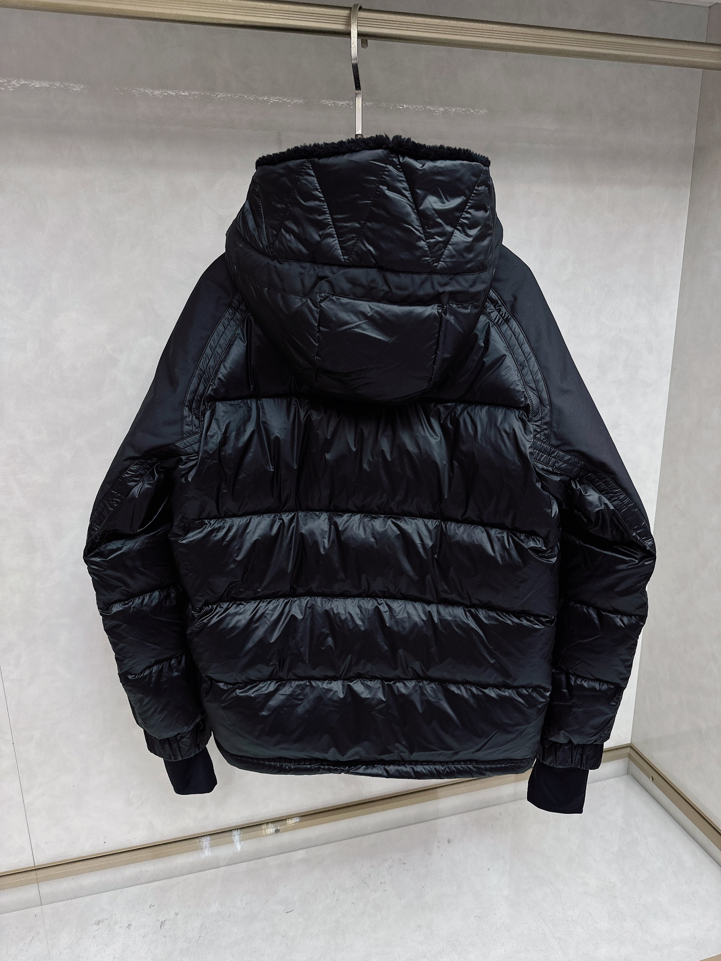 特级羽绒⬆️ Moncler Grenoble男士Morgins羊毛皮拼接里羽绒服.高端单品.原版购入开