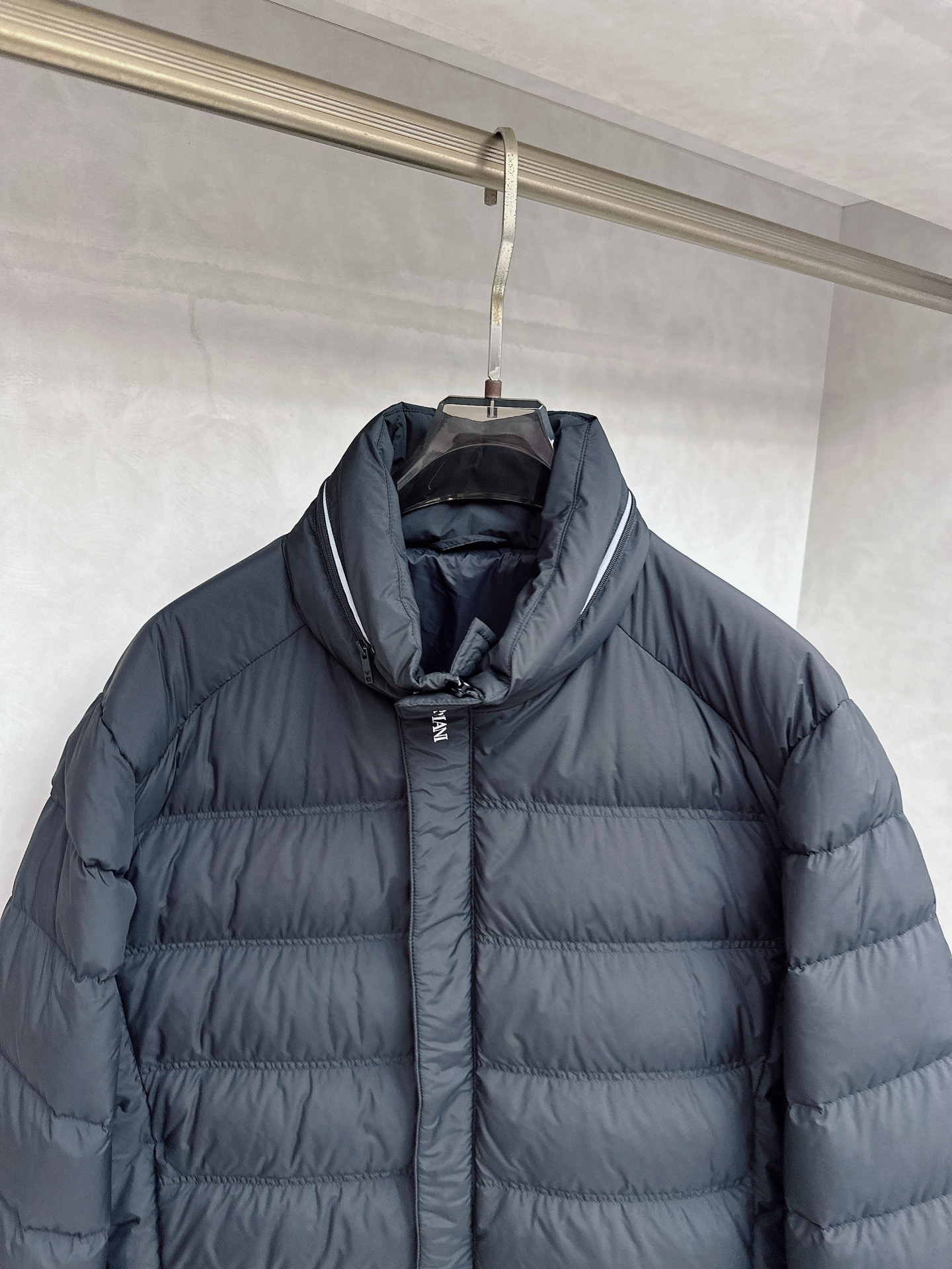 Armani 阿玛尼 2025秋冬专柜同步新品发布，最新款立领羽绒服出货，全部原版购入，无论面料和辅料，