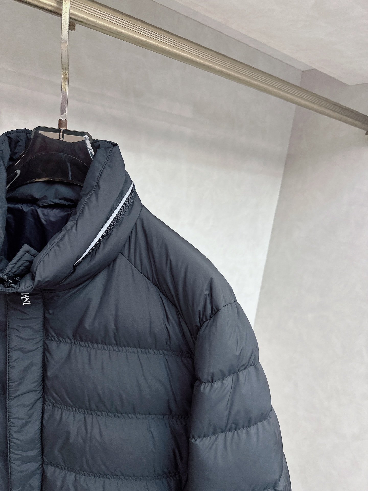 Armani 阿玛尼 2025秋冬专柜同步新品发布，最新款立领羽绒服出货，全部原版购入，无论面料和辅料，