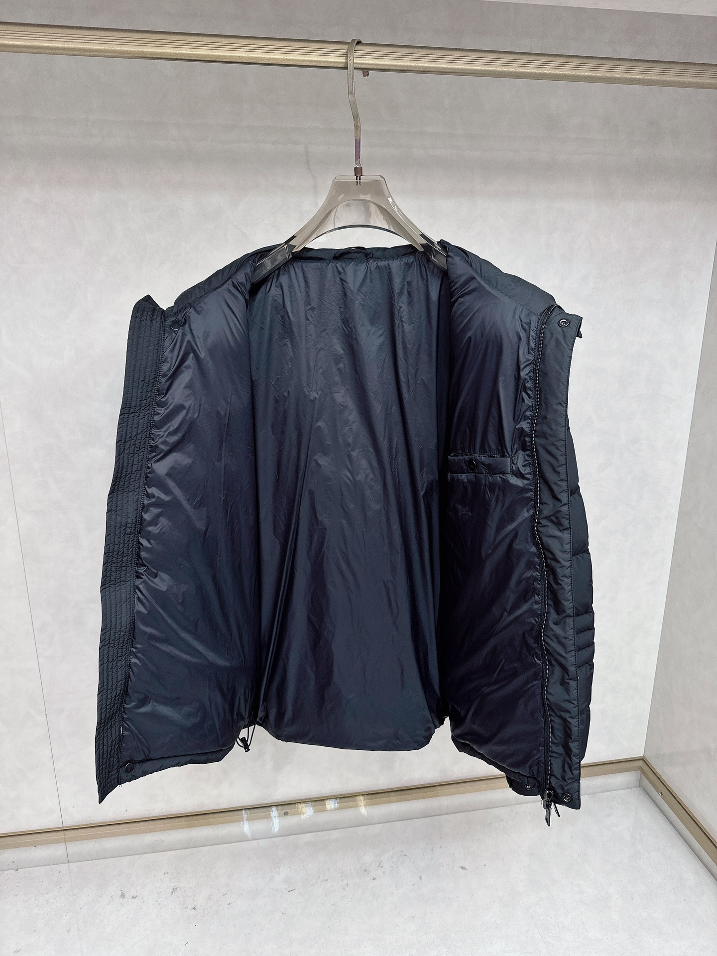 Armani 阿玛尼 2025秋冬专柜同步新品发布，最新款立领羽绒服出货，全部原版购入，无论面料和辅料，