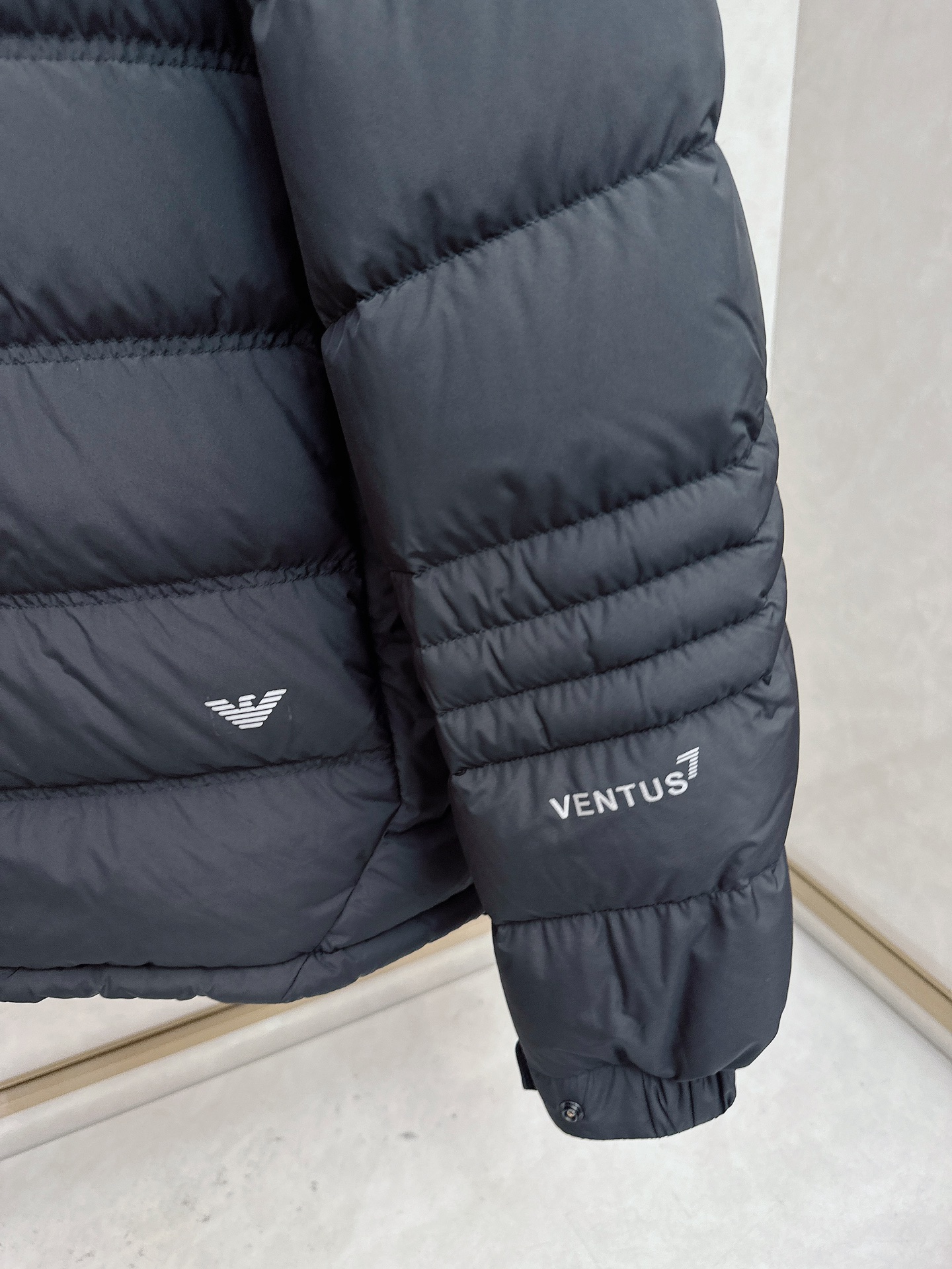 Armani 阿玛尼 2025秋冬专柜同步新品发布，最新款立领羽绒服出货，全部原版购入，无论面料和辅料，