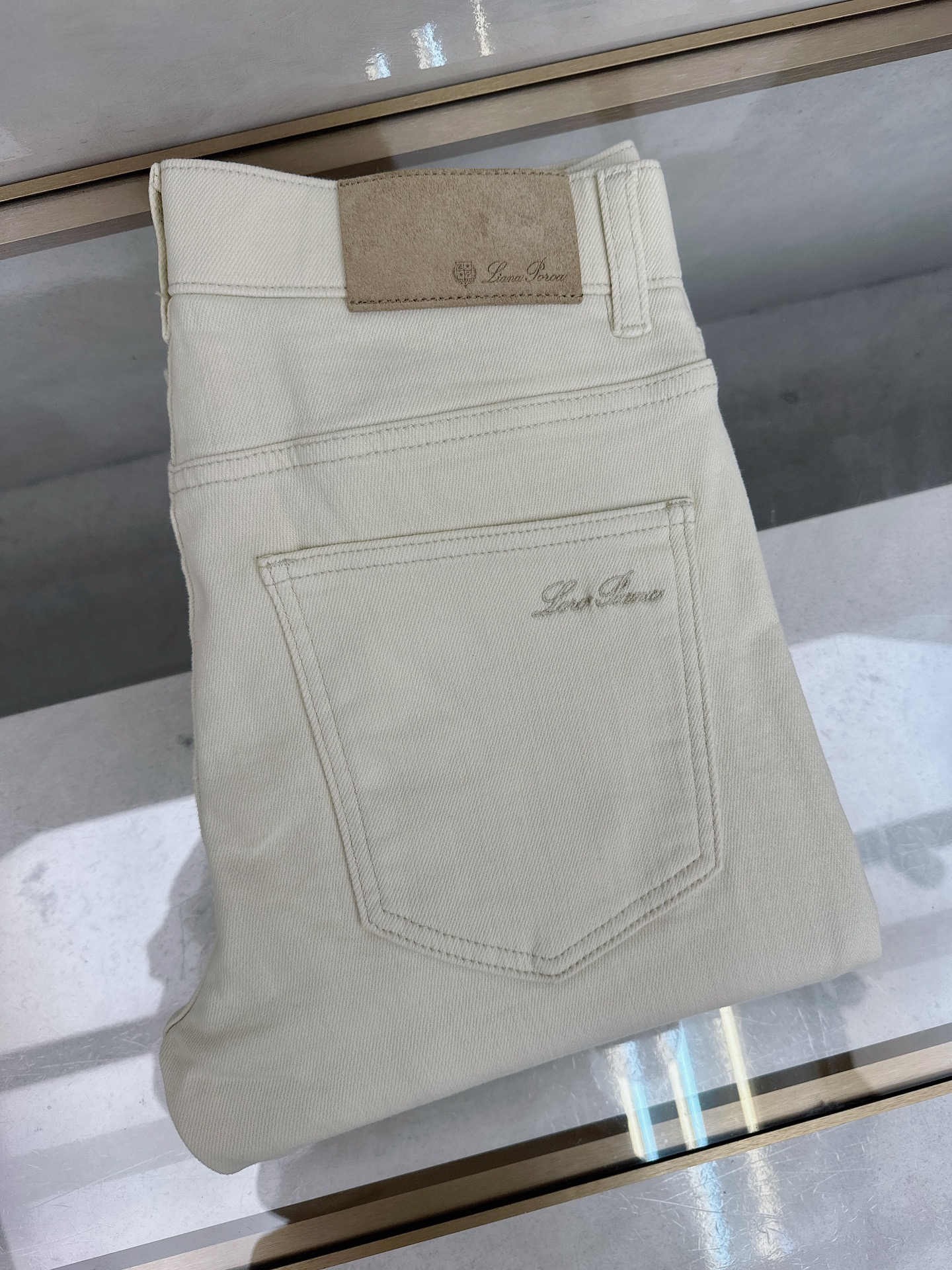 NO:598851,LP's new autumn and winter styles are now on the market, the original hot-selling jeans are super customized, original hardware, super heavy craftsmanship, awesome styles and impeccable details!  The style is not picky, it is very high-end, good stuff waits for no one, hurry up and get it if you like it, sizes 29-38, loro piana, jeans, alexander wang19860909LP 秋冬新款现货上市,原单爆款牛仔裤超级定制款,原版五金,超级重工工艺,版型超赞细节做工无可挑剔！款式不挑人,特别高档,好货不等人,看中赶紧下手,尺码29-38,,loro piana,jeans,alexander wang,Men's clothing