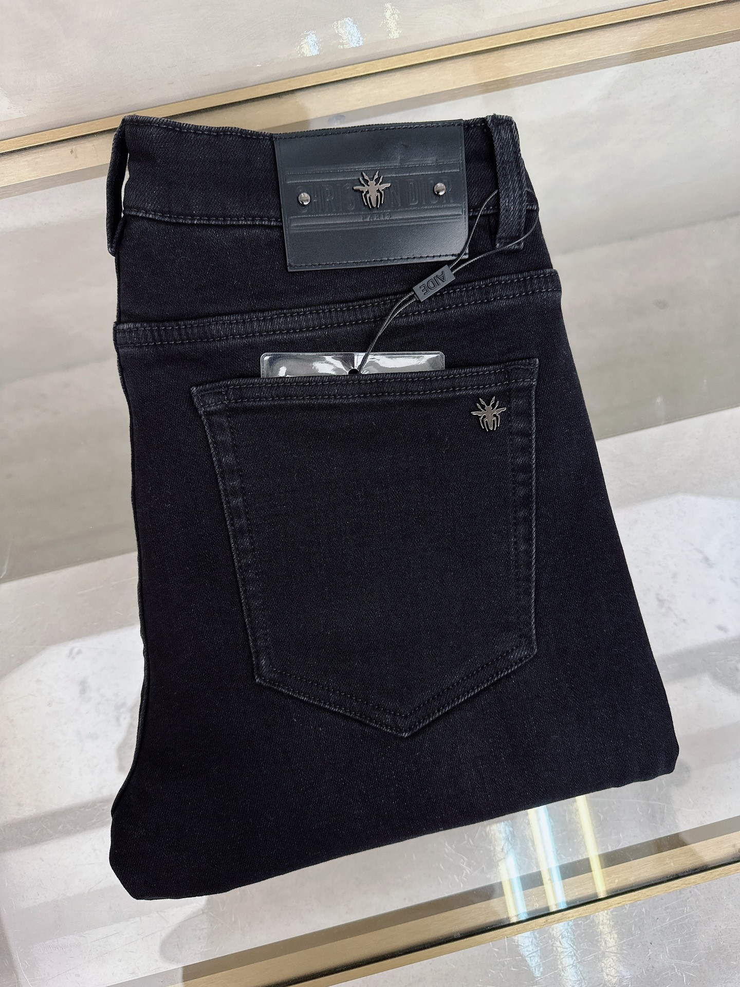 NO:598853,Dior's 2025 autumn and winter new styles are now on the market, the original hot-selling jeans are super customized, original hardware, super heavy craftsmanship, awesome styles and impeccable details!  The style is not picky, it is very high-end, good stuff waits for no one, hurry up and get it if you like it, sizes 29-38, dior, jeans, alexander wang19860909迪奥 2025秋冬新款现货上市,原单爆款牛仔裤超级定制款,原版五金,超级重工工艺,版型超赞细节做工无可挑剔！款式不挑人,特别高档,好货不等人,看中赶紧下手,尺码29-38,,dior,jeans,alexander wang,Men's clothing