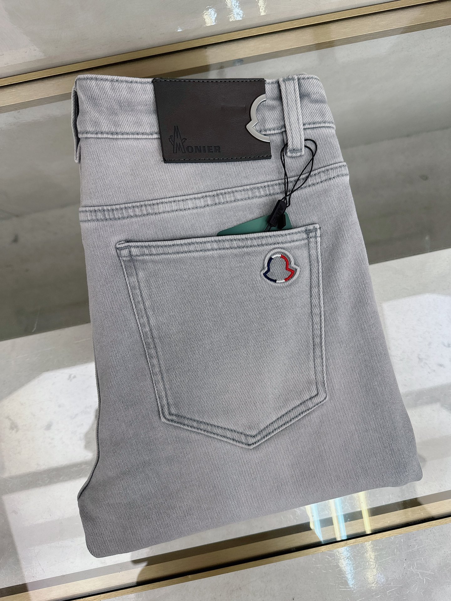 NO:598857,Mengkou 2025 autumn and winter new models are on the market, the original hot-selling jeans are super customized, original hardware, super heavy craftsmanship, awesome style, impeccable details and workmanship!  The style is not picky, it is very high-end, good stuff waits for no one, hurry up and get it if you like it, sizes 29-38, Moncler, jeans, alexander wang19860909蒙口 2025秋冬新款现货上市,原单爆款牛仔裤超级定制款,原版五金,超级重工工艺,版型超赞细节做工无可挑剔！款式不挑人,特别高档,好货不等人,看中赶紧下手,尺码29-38,,Moncler,jeans,alexander wang,Men's clothing