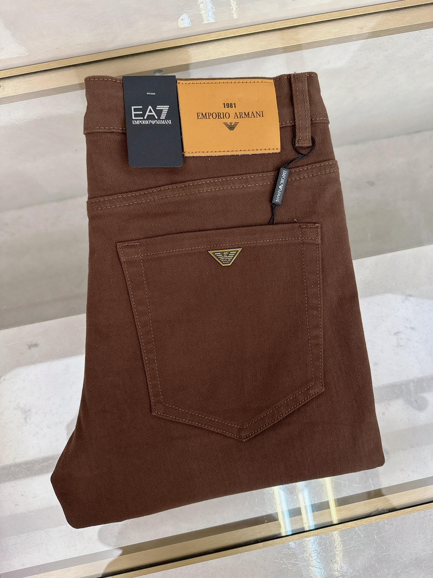 NO:598844,Armani's new autumn and winter official website is on sale at the same time, new autumn and winter men's casual jeans, original quality, customized original denim fabric, logo pattern design, body original hardware accessories decoration, three-dimensional and clear, c super trendy personality, fashionable and stylish upper body!  Must-have items for trendy men in sizes 28-38, armani, jeans, alexander wang19860909阿玛尼 秋冬新款官网同步发售,秋冬新品男士休闲牛仔裤,原单品质,定制原版牛仔面料,logo图案设计,身原版五金辅料装饰,立体清晰,c超级潮流个性,上身时尚有型！潮男必备单品 码数28-38,,armani,jeans,alexander wang,Men's clothing