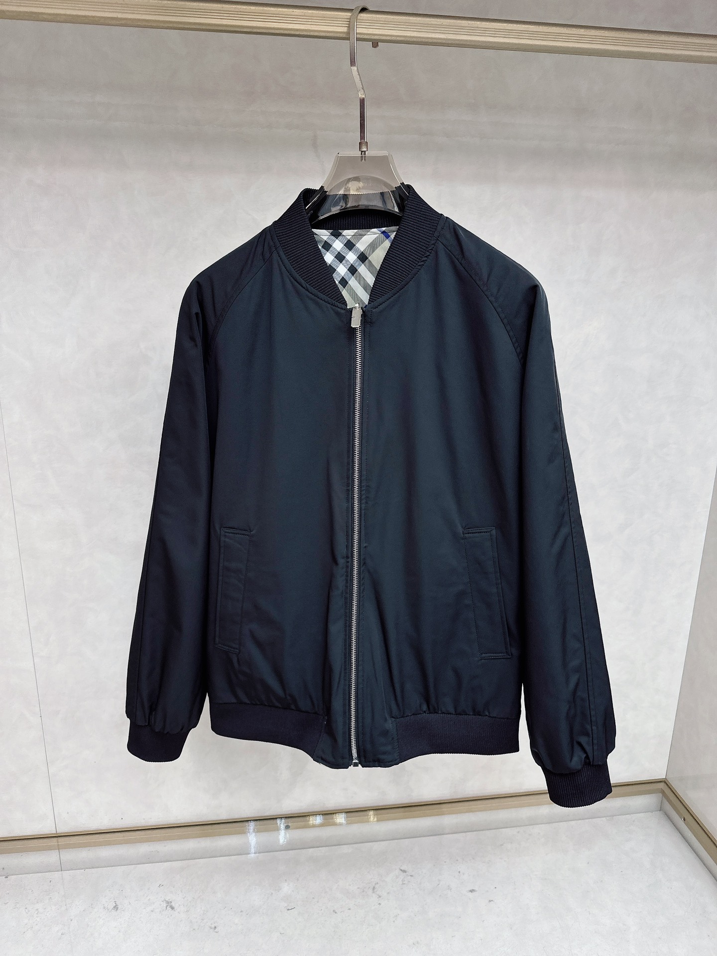 NO:601248,Burberry official website same style, 2025ss new men's reversible jacket, customized fabric, impeccable details, delicate and soft feel, casual tailoring, great upper body shape, size M-3XL,,burberry,jackets & coats,jackets & coats,alexander wang19860909巴宝莉 官网同款,2025ss新款男士双面穿夹克外套,定制面料 细节无可挑剔,手感细腻柔软 呈现休闲裁剪,上身版型超赞 码数M-3XL,,burberry,jackets & coats,jackets & coats,alexander wang,Men's clothing