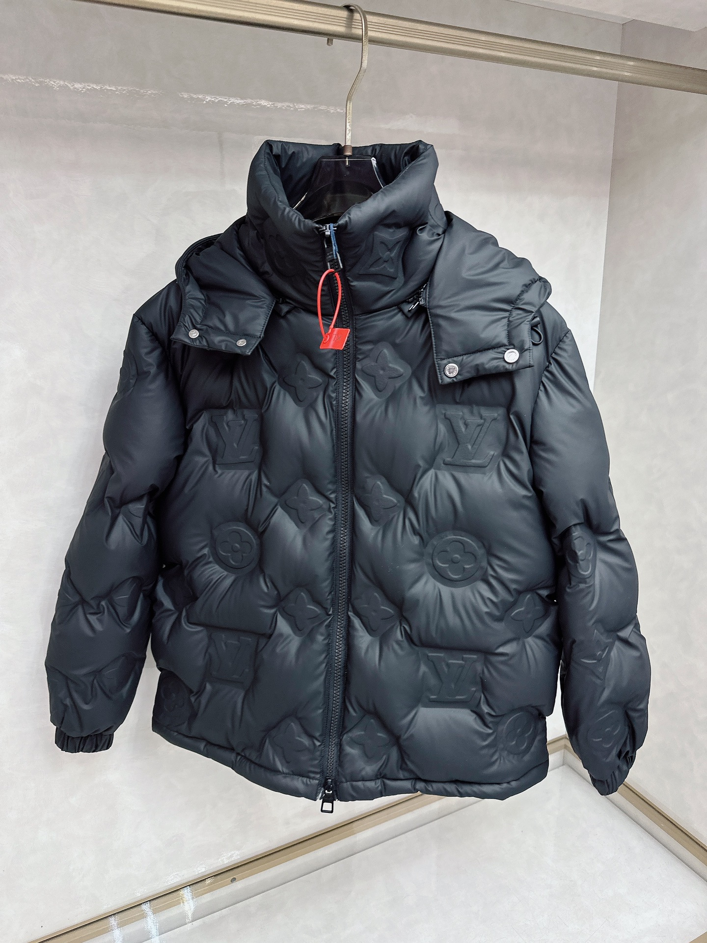 LV 特级羽绒⬆️𝐋𝐎𝐔𝐈𝐒 𝐕𝐔𝐈𝐓𝐓𝐎𝐍路易威登24FW科技皮MONOGRAM 老花立体浮雕压花羽绒