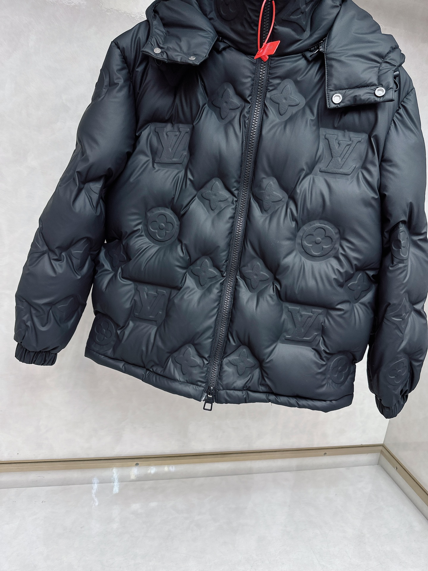 LV 特级羽绒⬆️𝐋𝐎𝐔𝐈𝐒 𝐕𝐔𝐈𝐓𝐓𝐎𝐍路易威登24FW科技皮MONOGRAM 老花立体浮雕压花羽绒