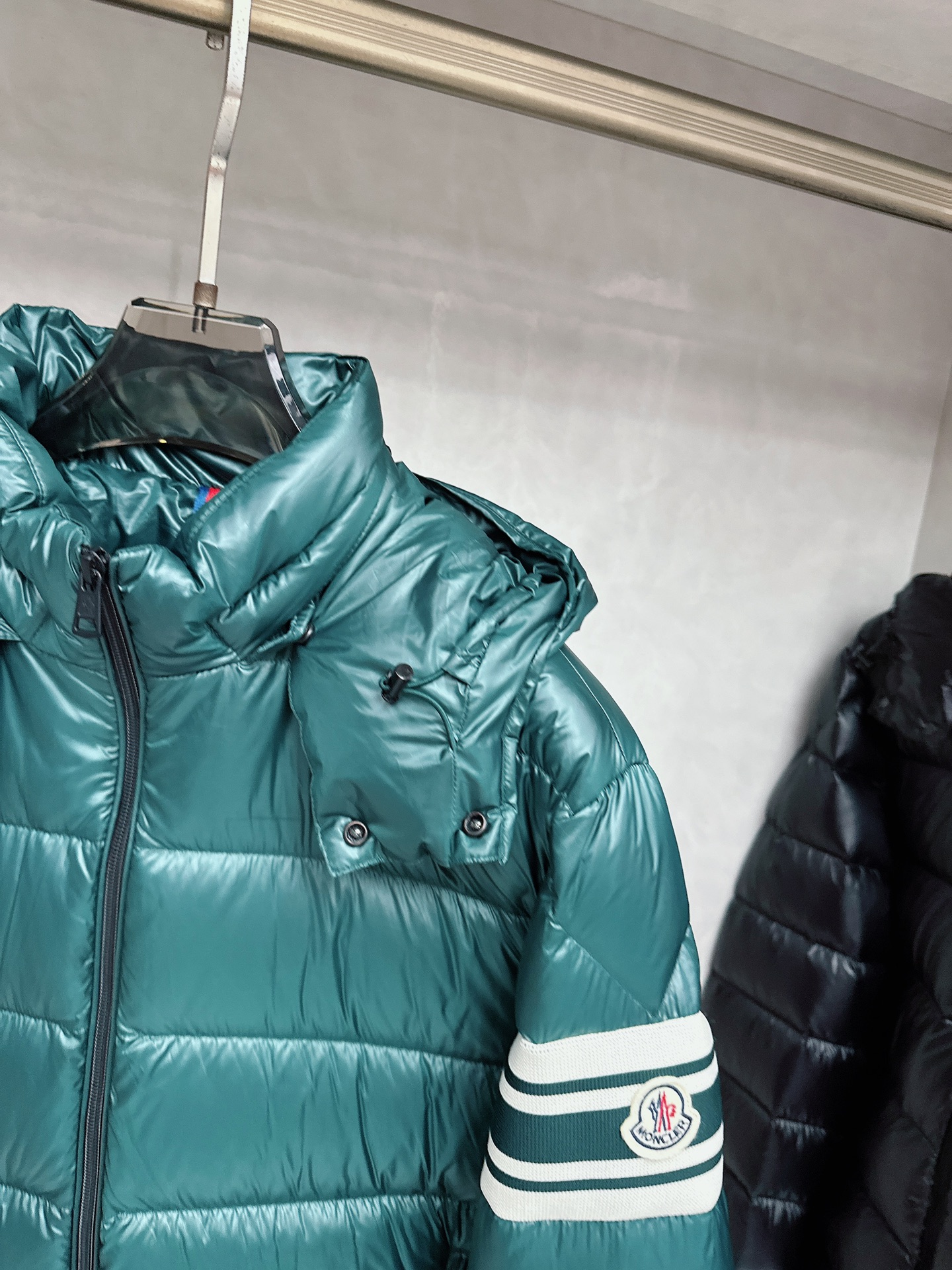 蒙口 2025秋冬新款🆕羽绒服 原版订制五金配件全进口原版定制 欢迎对比 绝对的高品质 采用顶级90白鸭