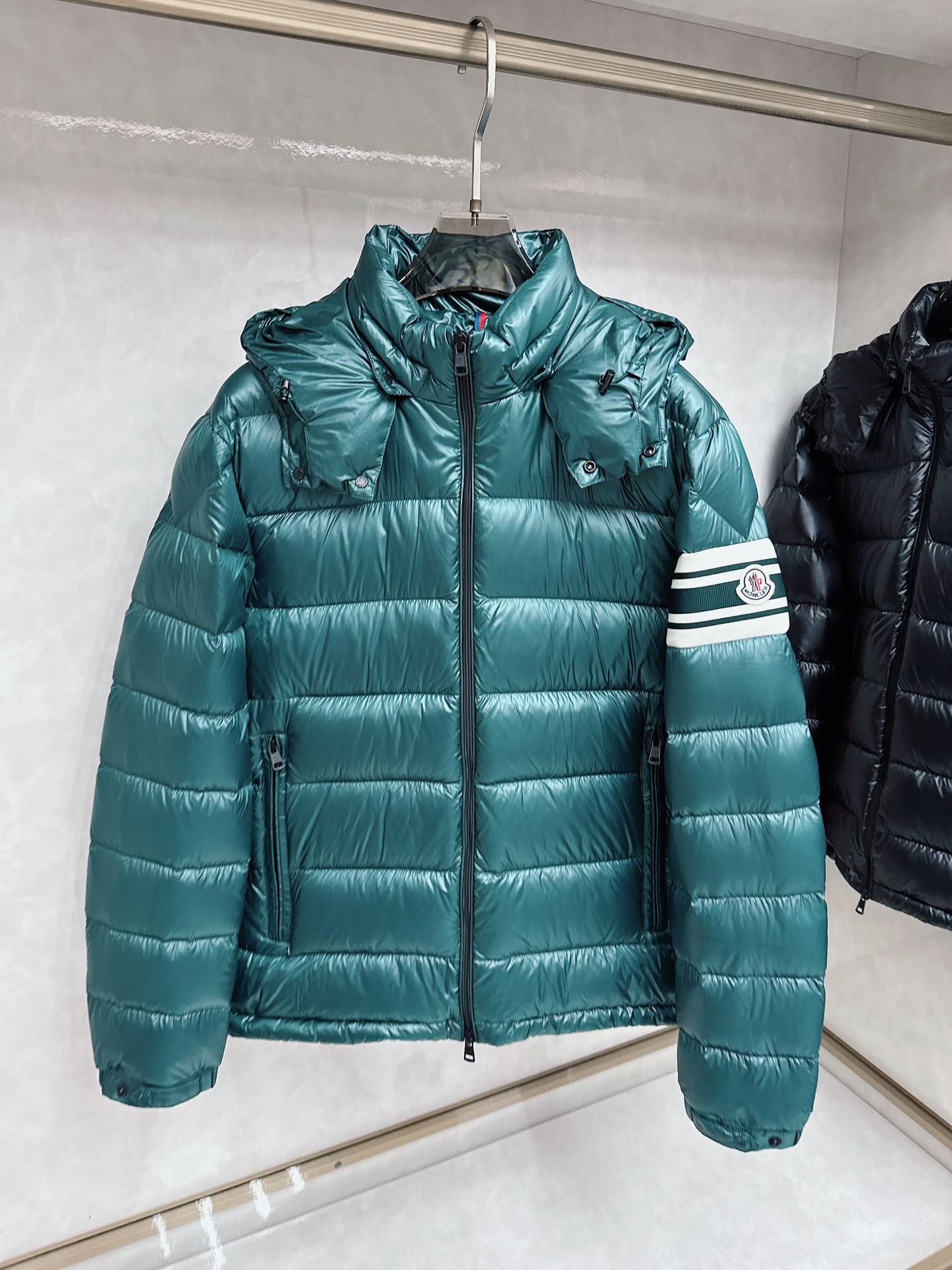 蒙口 2025秋冬新款🆕羽绒服 原版订制五金配件全进口原版定制 欢迎对比 绝对的高品质 采用顶级90白鸭