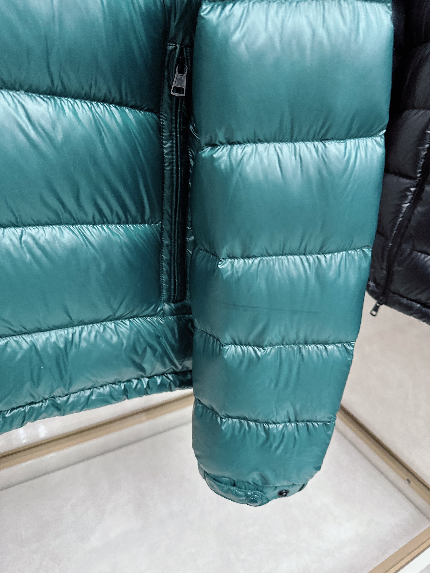 蒙口 2025秋冬新款🆕羽绒服 原版订制五金配件全进口原版定制 欢迎对比 绝对的高品质 采用顶级90白鸭