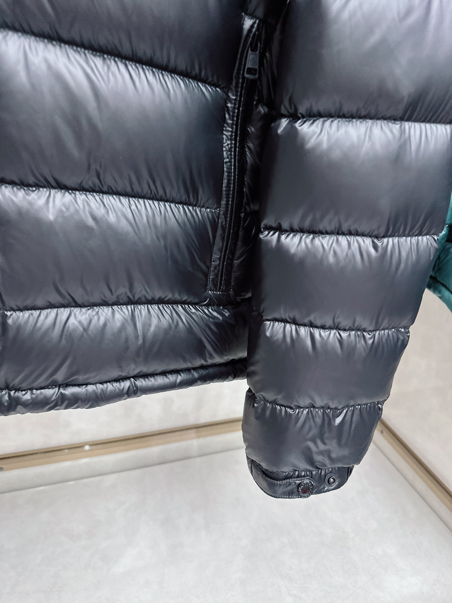 蒙口 2025秋冬新款🆕羽绒服 原版订制五金配件全进口原版定制 欢迎对比 绝对的高品质 采用顶级90白鸭