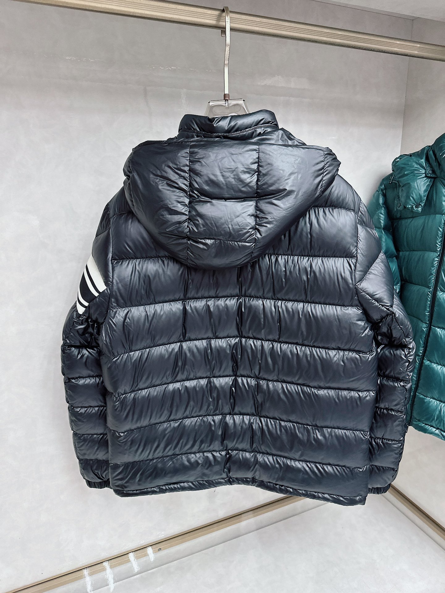 蒙口 2025秋冬新款🆕羽绒服 原版订制五金配件全进口原版定制 欢迎对比 绝对的高品质 采用顶级90白鸭