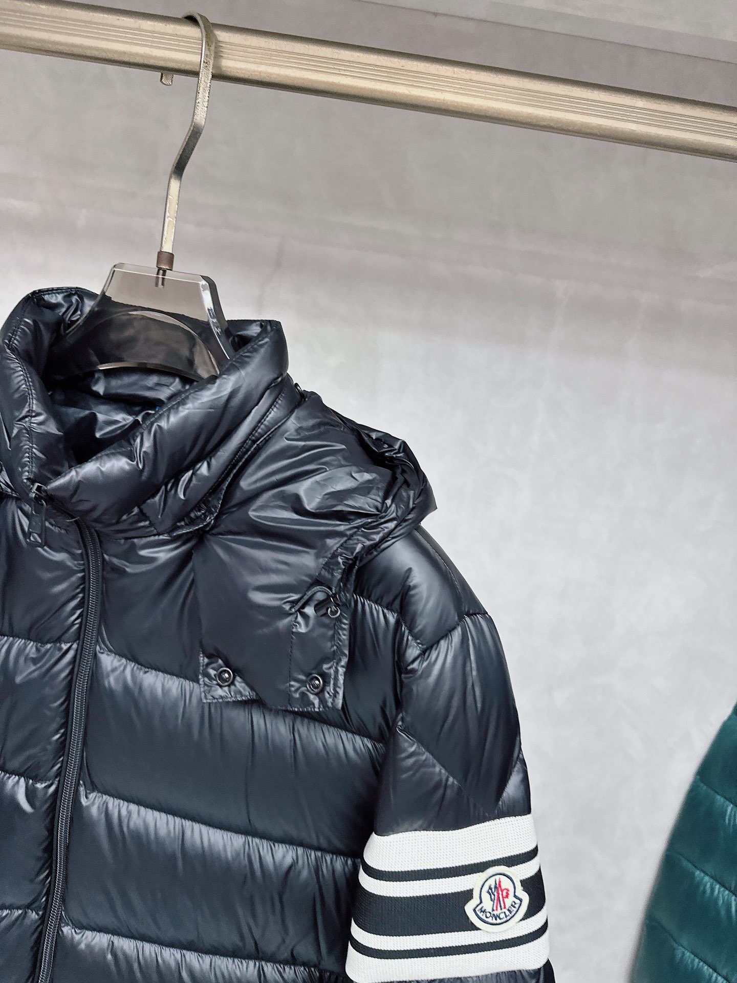 蒙口 2025秋冬新款🆕羽绒服 原版订制五金配件全进口原版定制 欢迎对比 绝对的高品质 采用顶级90白鸭