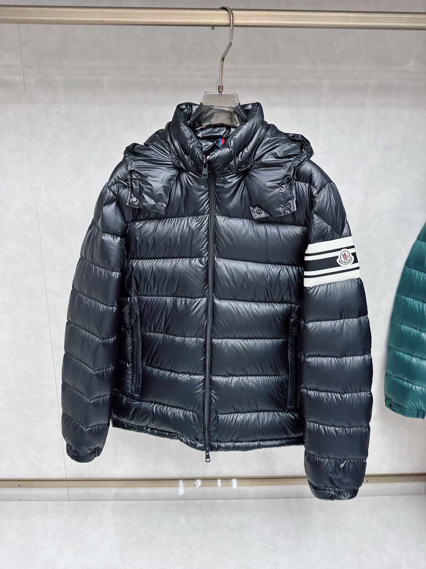 蒙口 2025秋冬新款🆕羽绒服 原版订制五金配件全进口原版定制 欢迎对比 绝对的高品质 采用顶级90白鸭