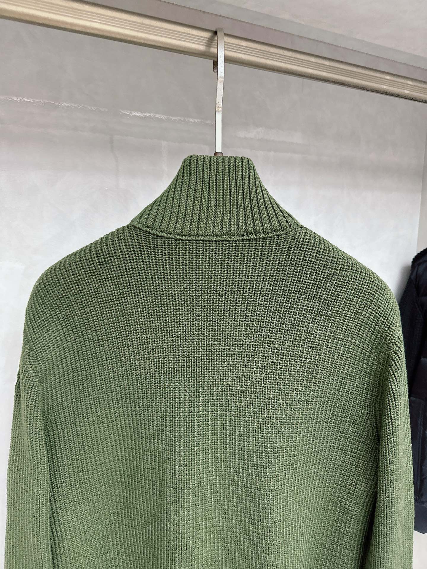 Mon*蒙口羽绒男士羊毛拼接简约时尚经典男士羽绒夹克外套秋冬新品内搭神器!!!其实在国内羽绒在黑色都是走