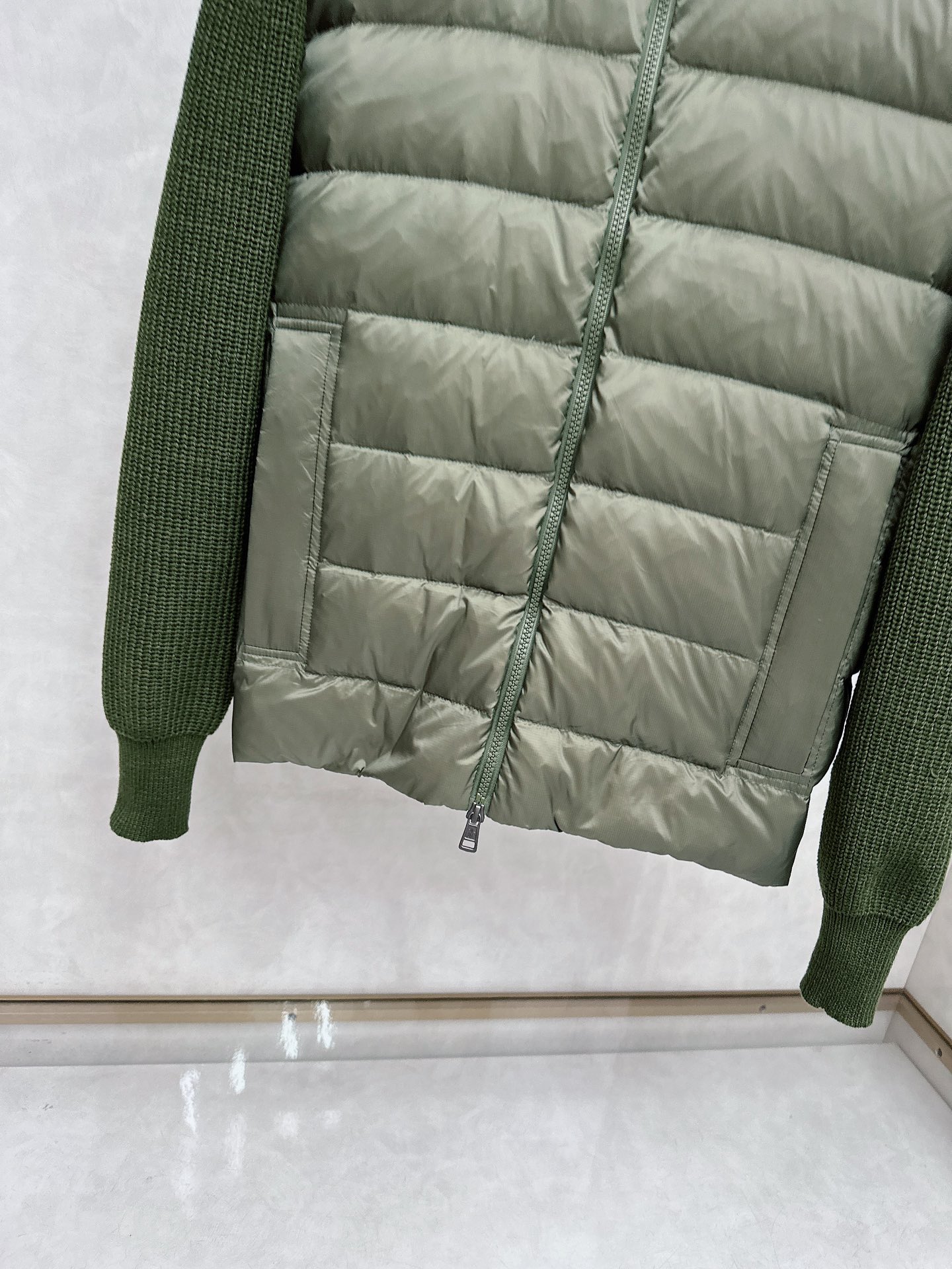 Mon*蒙口羽绒男士羊毛拼接简约时尚经典男士羽绒夹克外套秋冬新品内搭神器!!!其实在国内羽绒在黑色都是走