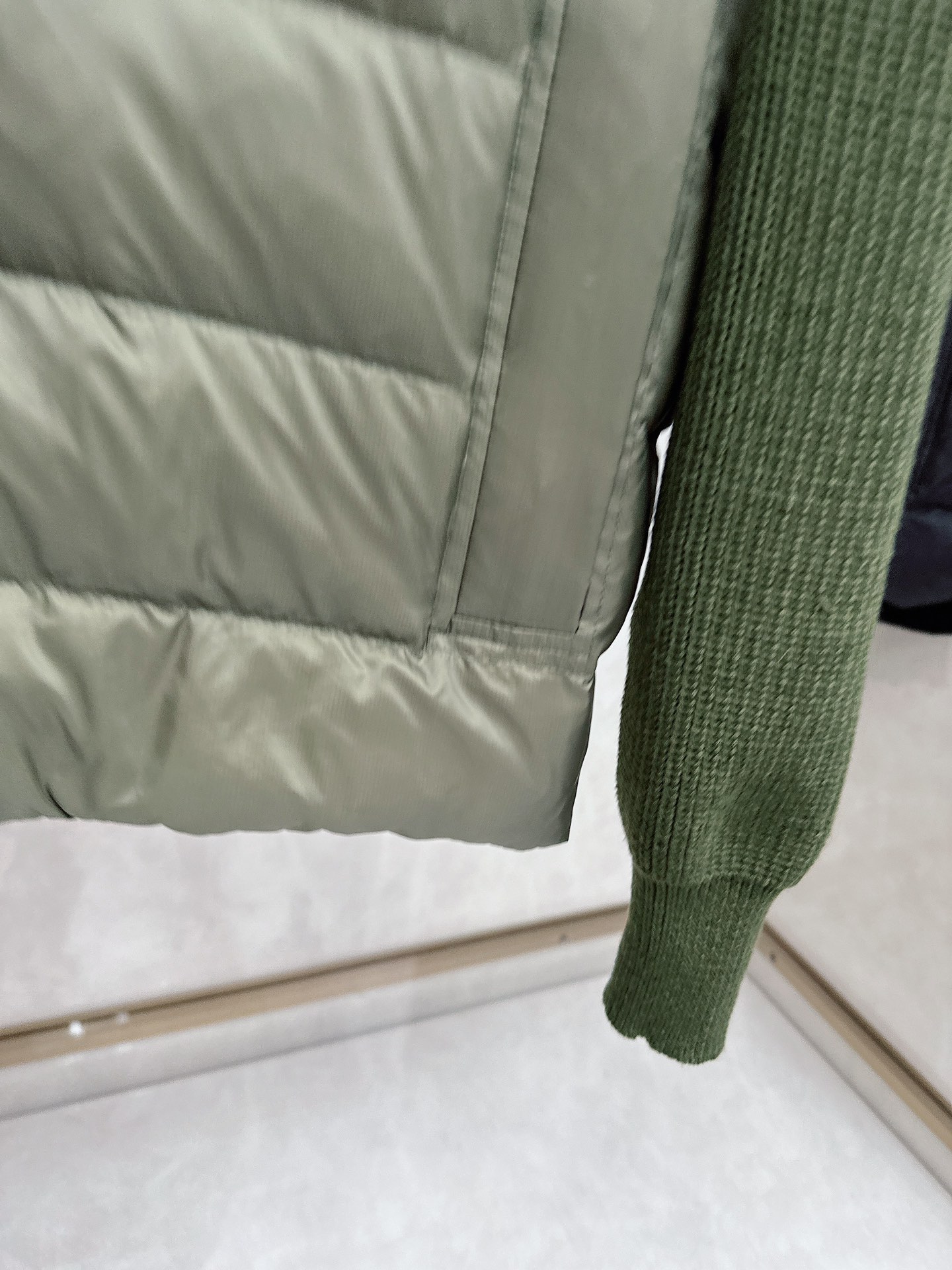 Mon*蒙口羽绒男士羊毛拼接简约时尚经典男士羽绒夹克外套秋冬新品内搭神器!!!其实在国内羽绒在黑色都是走