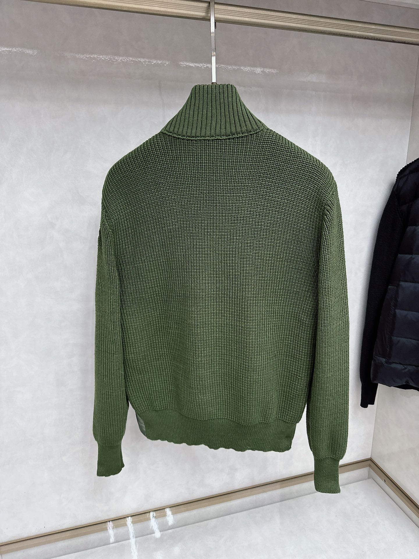 Mon*蒙口羽绒男士羊毛拼接简约时尚经典男士羽绒夹克外套秋冬新品内搭神器!!!其实在国内羽绒在黑色都是走